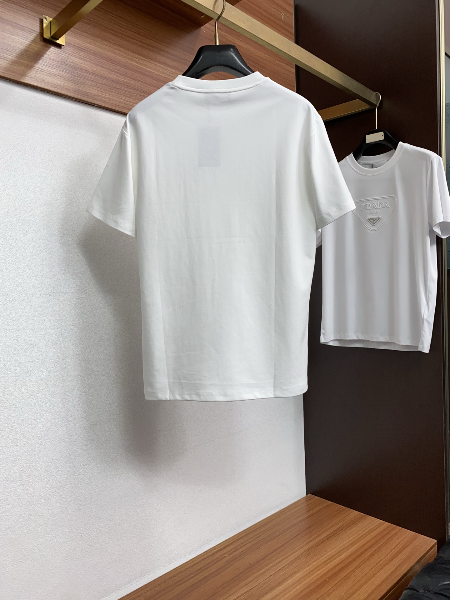 2026 春夏新款首发专柜最新款短袖圆领T恤 高端订制 设计前卫时尚！品牌logo重工艺设计 高端定制2
