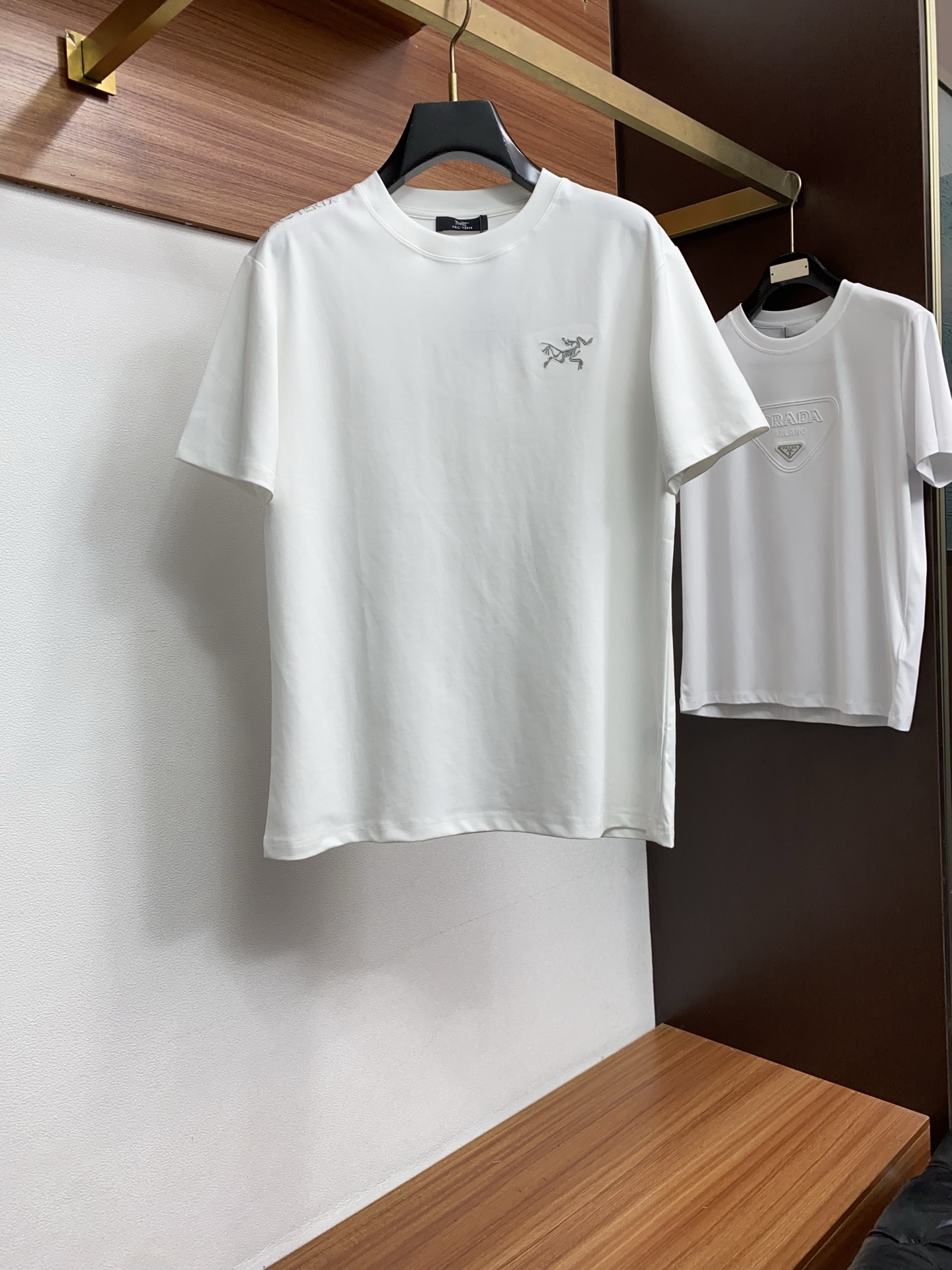 2026 春夏新款首发专柜最新款短袖圆领T恤 高端订制 设计前卫时尚！品牌logo重工艺设计 高端定制2