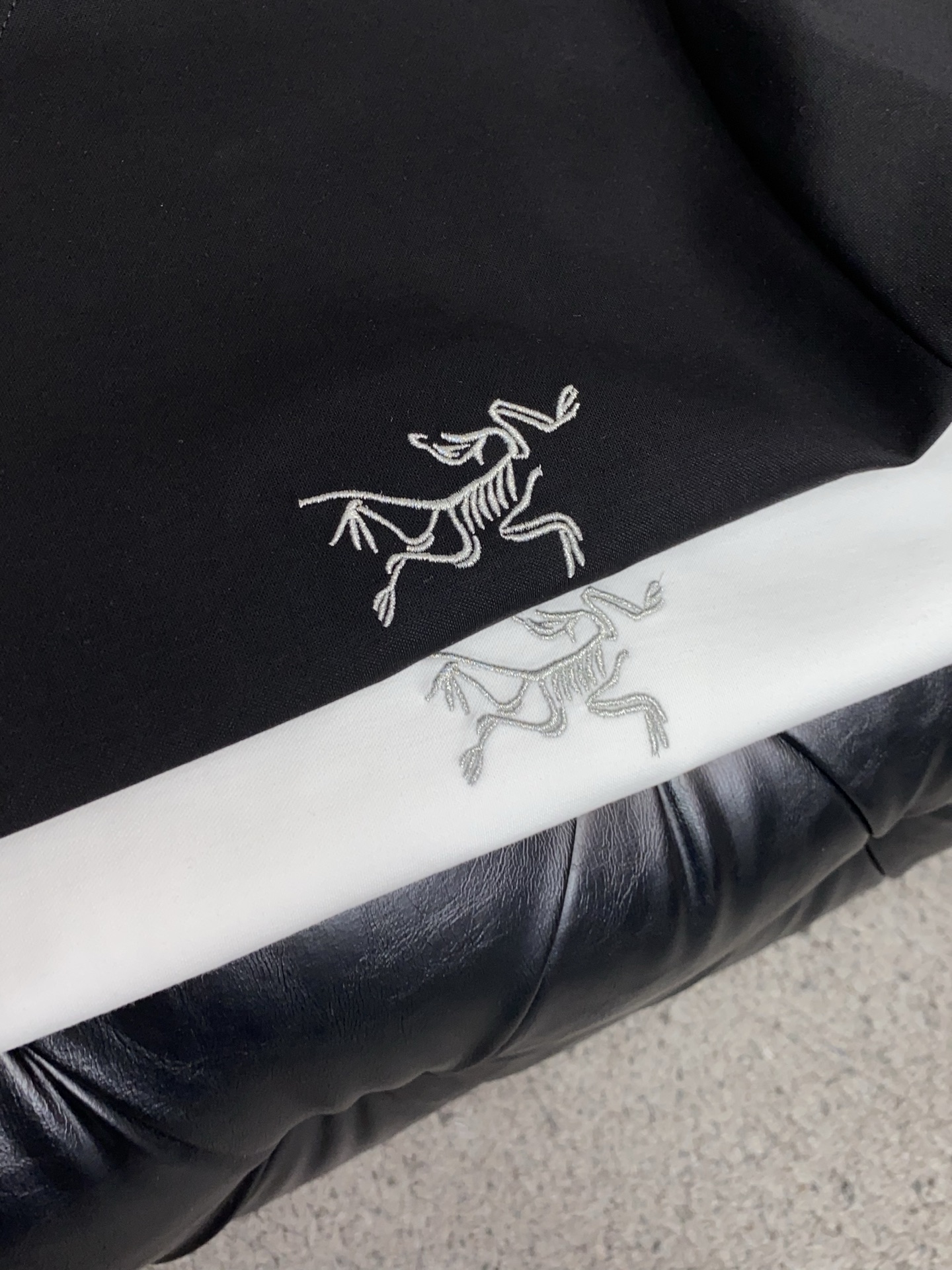 2026 春夏新款首发专柜最新款短袖圆领T恤 高端订制 设计前卫时尚！品牌logo重工艺设计 高端定制2