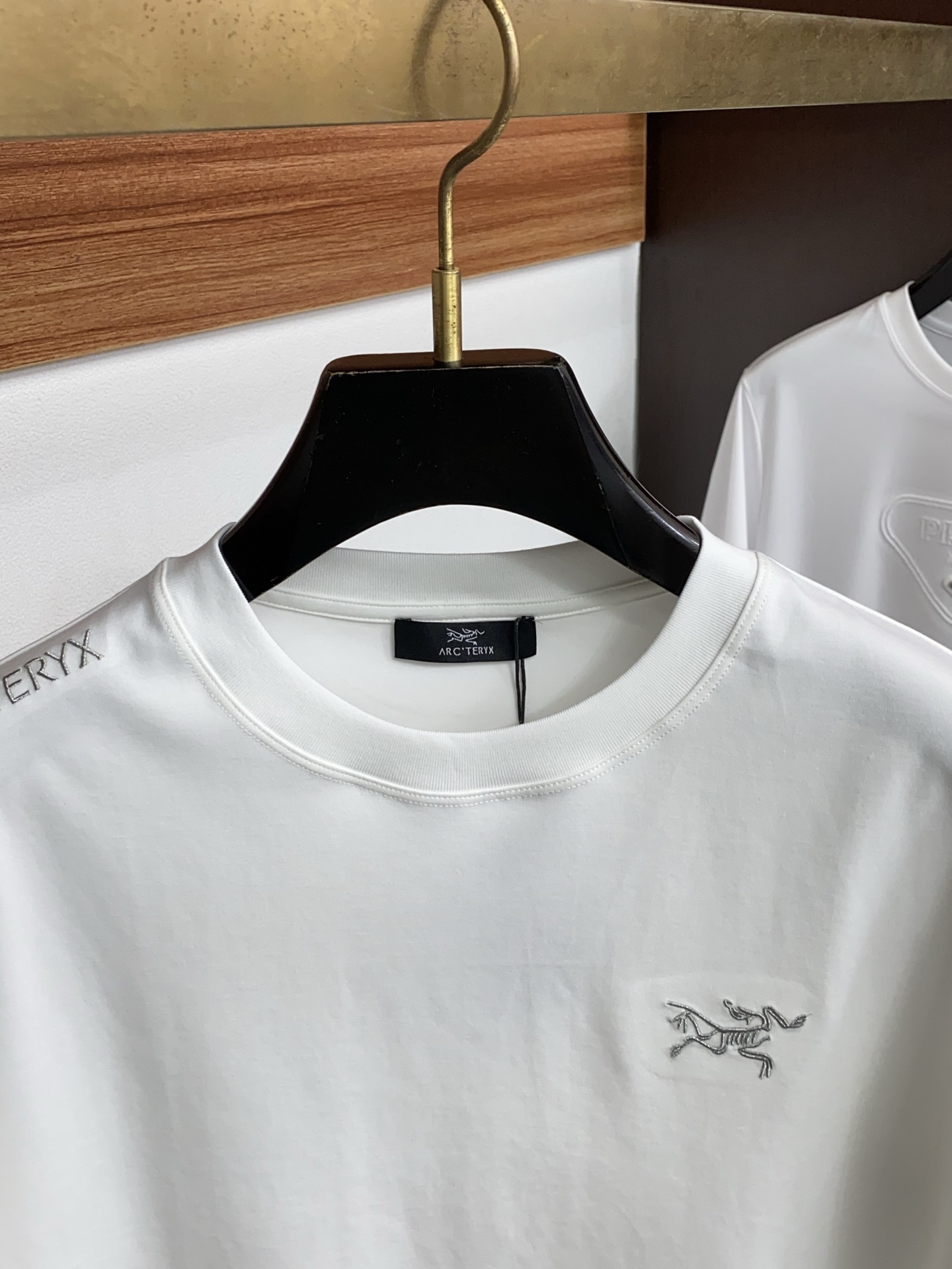 2026 春夏新款首发专柜最新款短袖圆领T恤 高端订制 设计前卫时尚！品牌logo重工艺设计 高端定制2