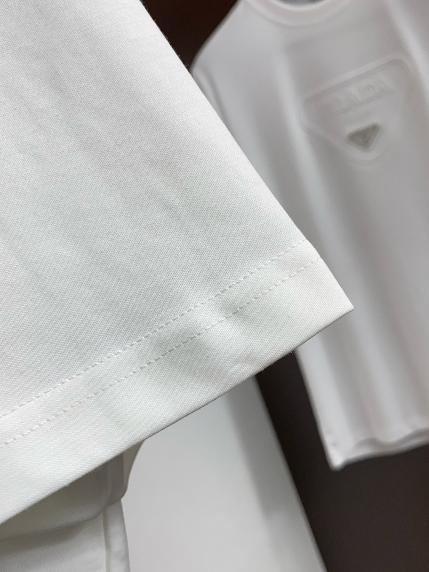 1v路易威登 2026 春夏新款首发专柜最新款短袖圆领T恤 高端订制 设计前卫时尚！品牌logo重工艺设