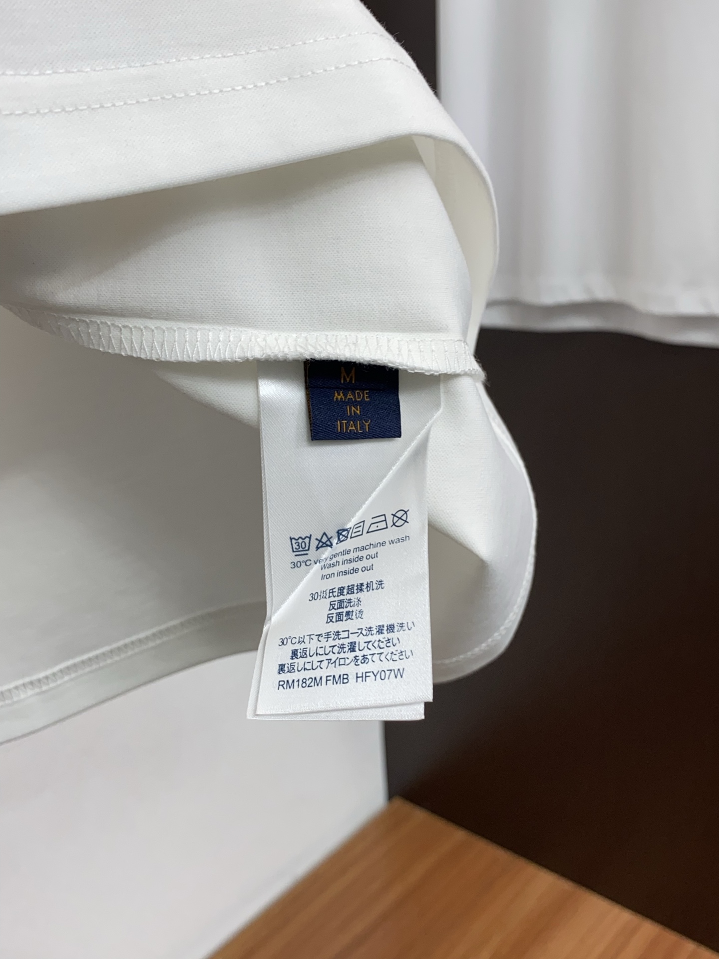 1v路易威登 2026 春夏新款首发专柜最新款短袖圆领T恤 高端订制 设计前卫时尚！品牌logo重工艺设