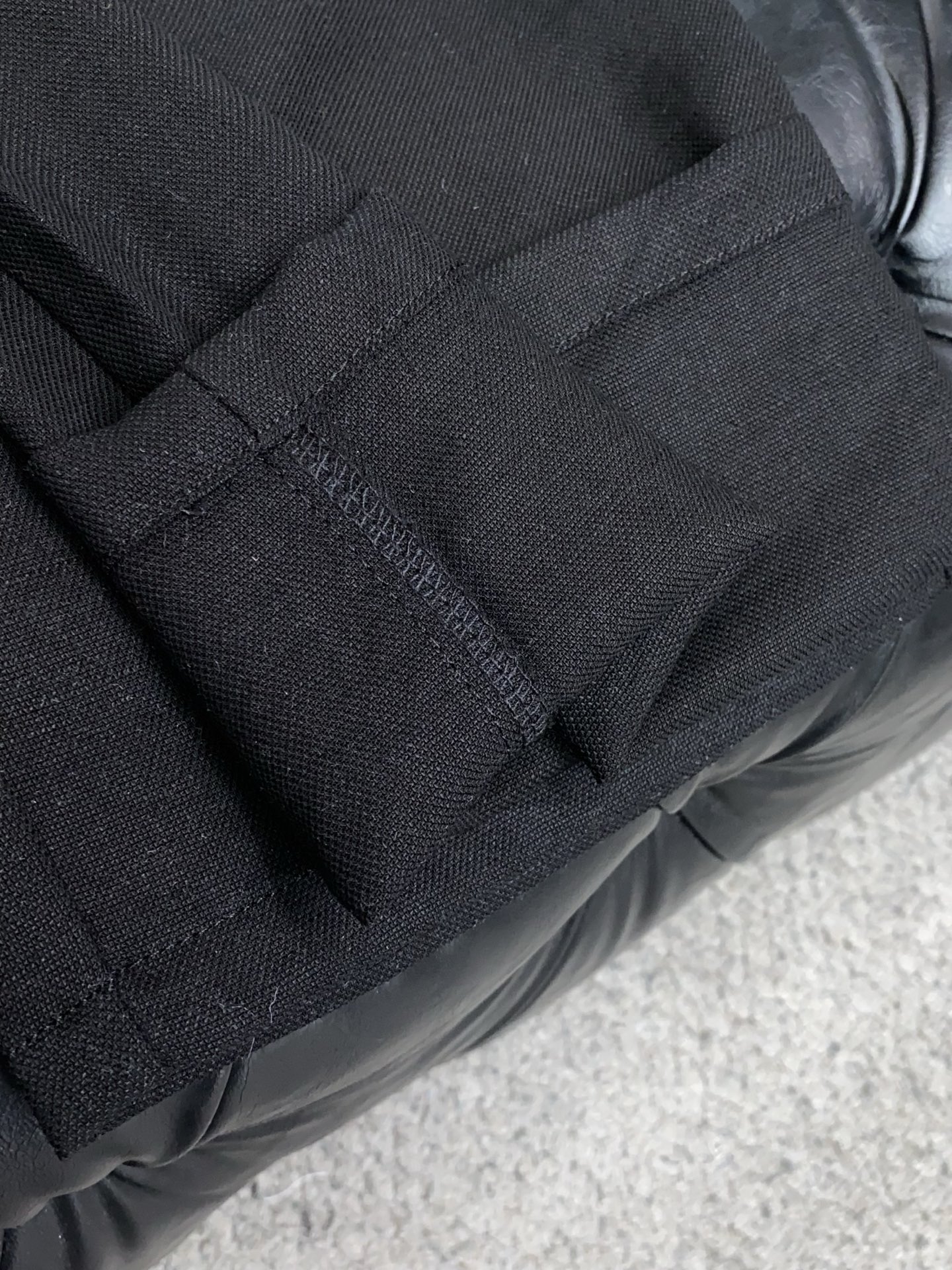 Loro Piana诺悠翩雅 专柜新品同步上市。原单订制高品质时尚休闲裤。超级百搭款。独家定制麻棉面料，