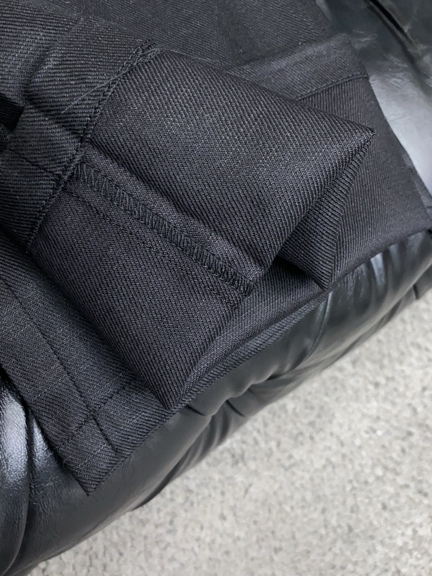 Loro Piana诺悠翩雅 专柜新品同步上市。原单订制高品质时尚休闲裤。超级百搭款。独家定制麻棉面料，