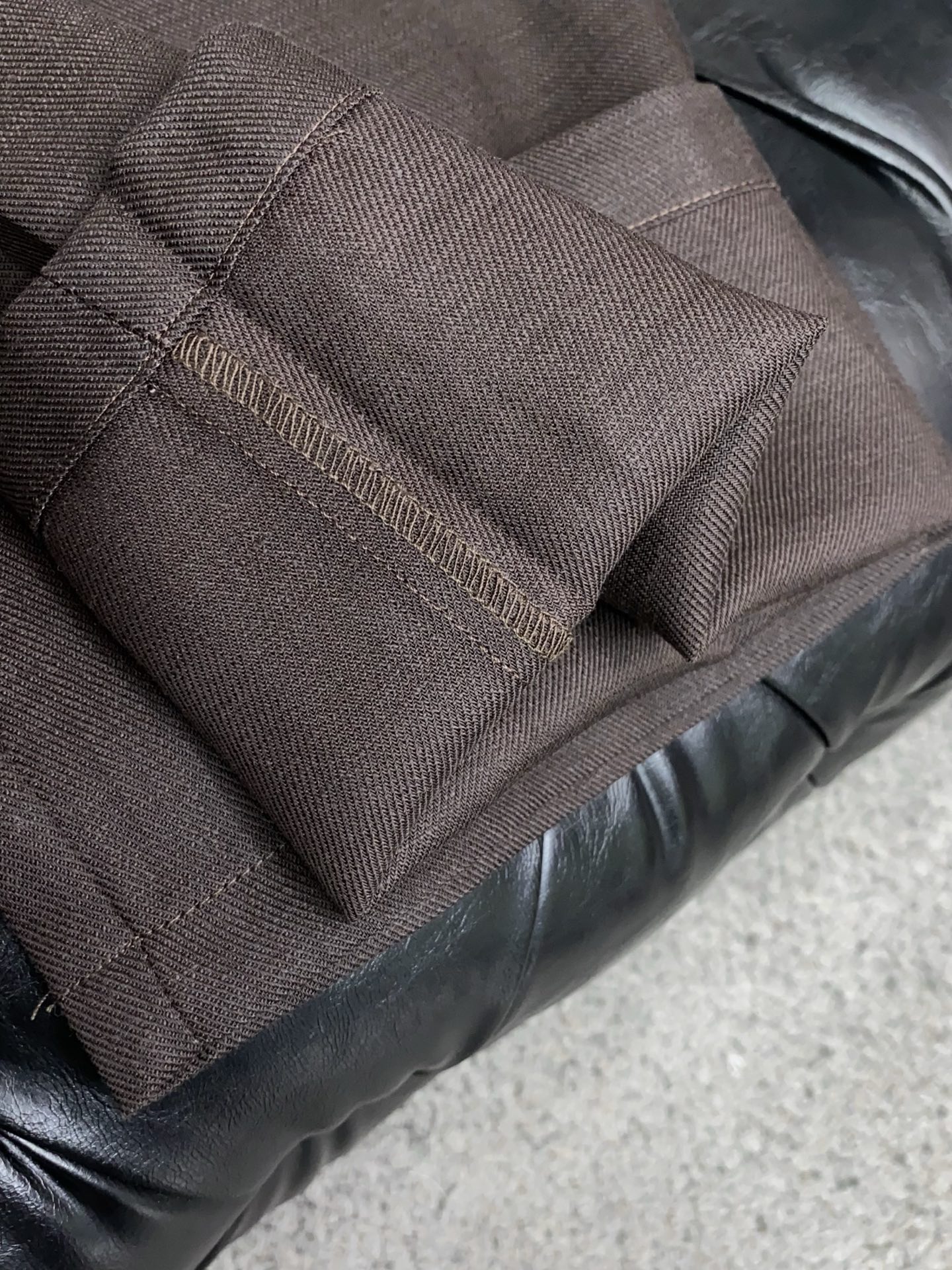 Loro Piana诺悠翩雅 专柜新品同步上市。原单订制高品质时尚休闲裤。超级百搭款。独家定制麻棉面料，