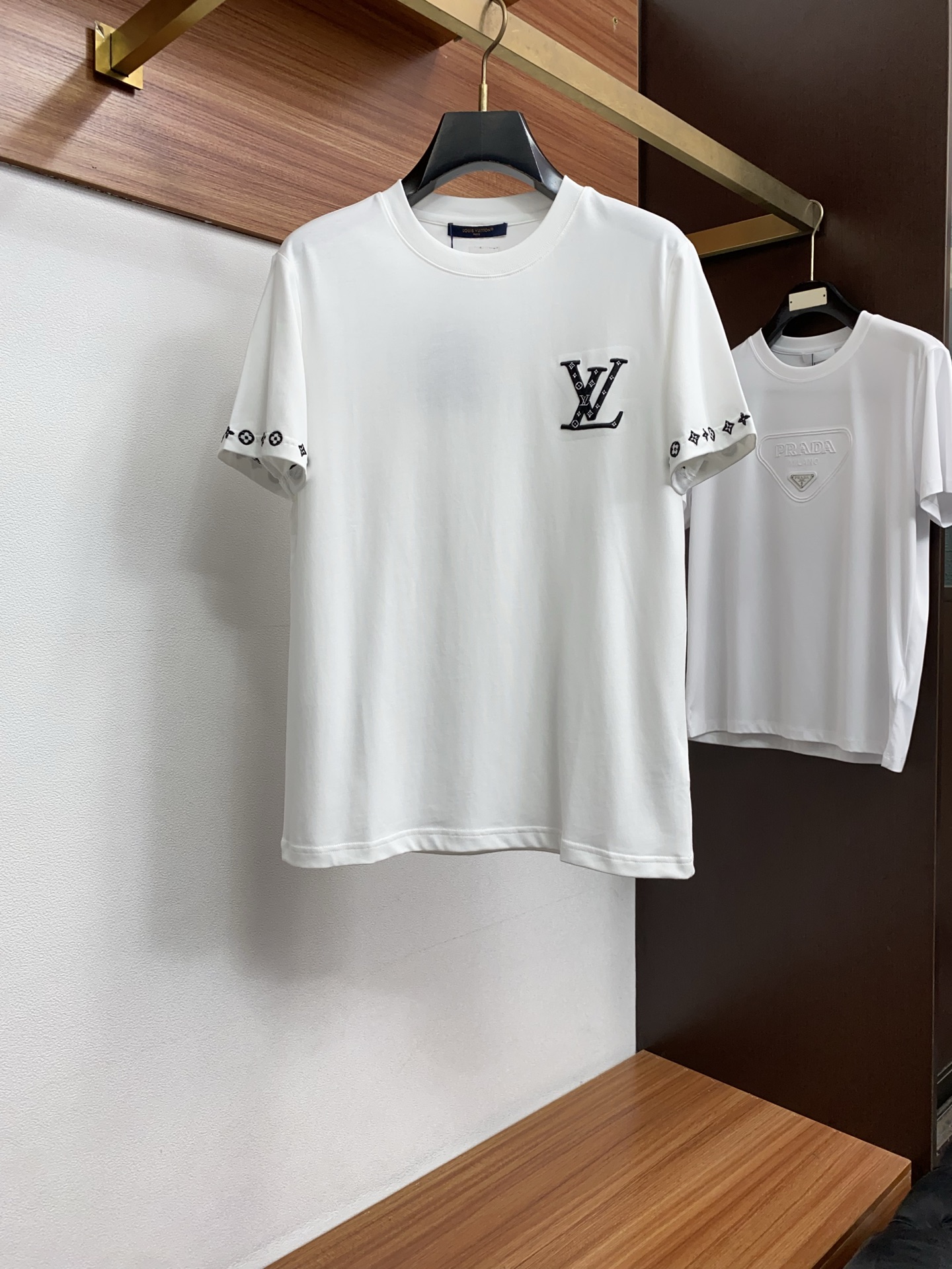 1v路易威登 2026 春夏新款首发专柜最新款短袖圆领T恤 高端订制 设计前卫时尚！品牌logo重工艺设