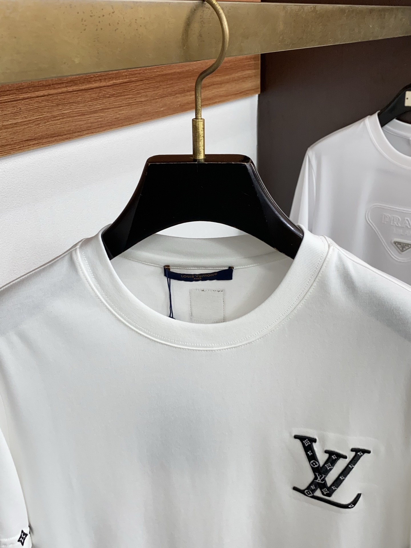 1v路易威登 2026 春夏新款首发专柜最新款短袖圆领T恤 高端订制 设计前卫时尚！品牌logo重工艺设