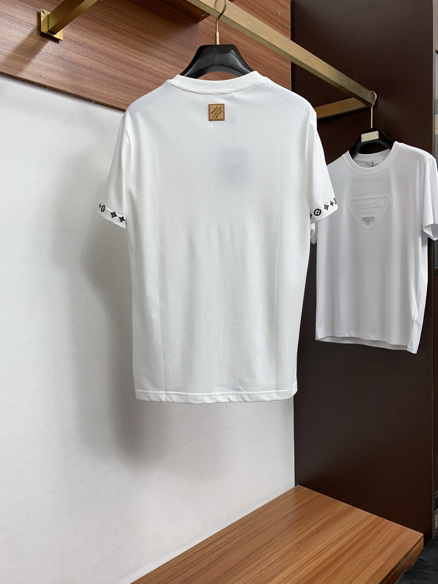 1v路易威登 2026 春夏新款首发专柜最新款短袖圆领T恤 高端订制 设计前卫时尚！品牌logo重工艺设