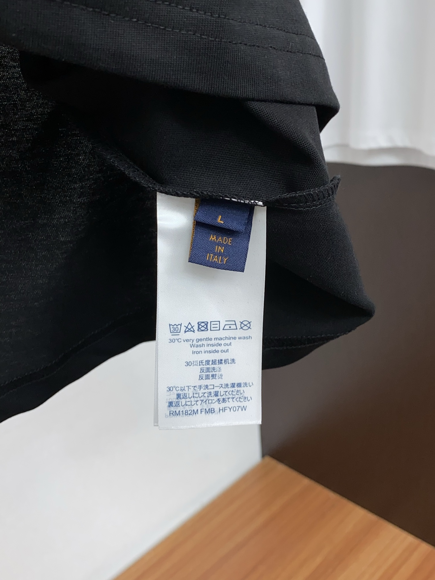 1v 路易威登 2026 春夏新款首发专柜最新款短袖圆领T恤 高端订制 设计前卫时尚！品牌logo重工艺