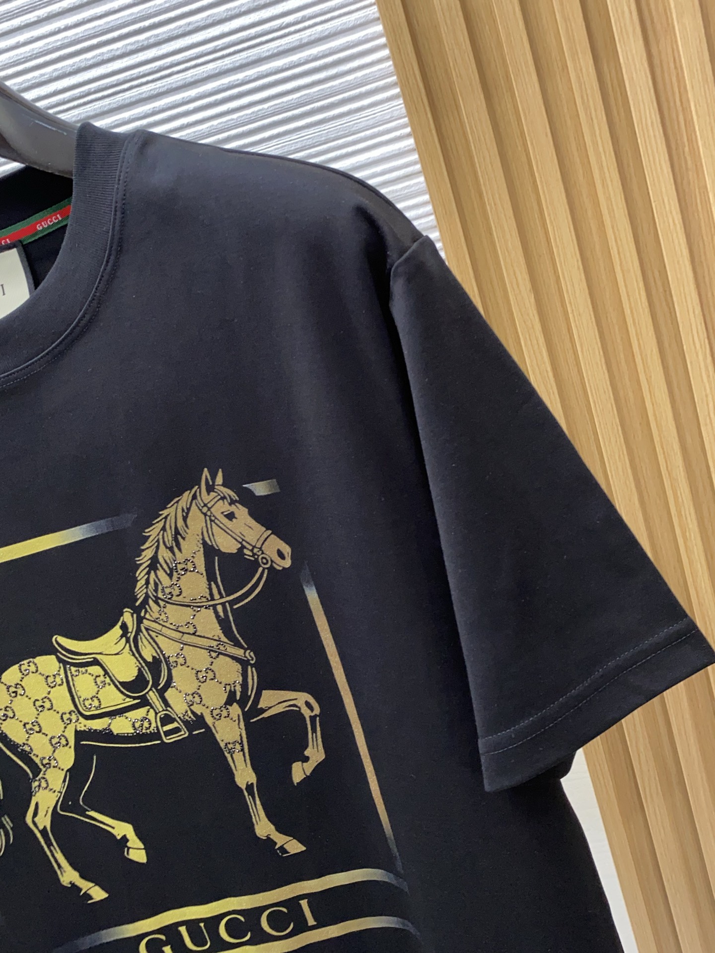 古奇 2026 春夏新款首发专柜最新款短袖圆领T恤 高端订制 设计前卫时尚！品牌logo重工艺设计 高端