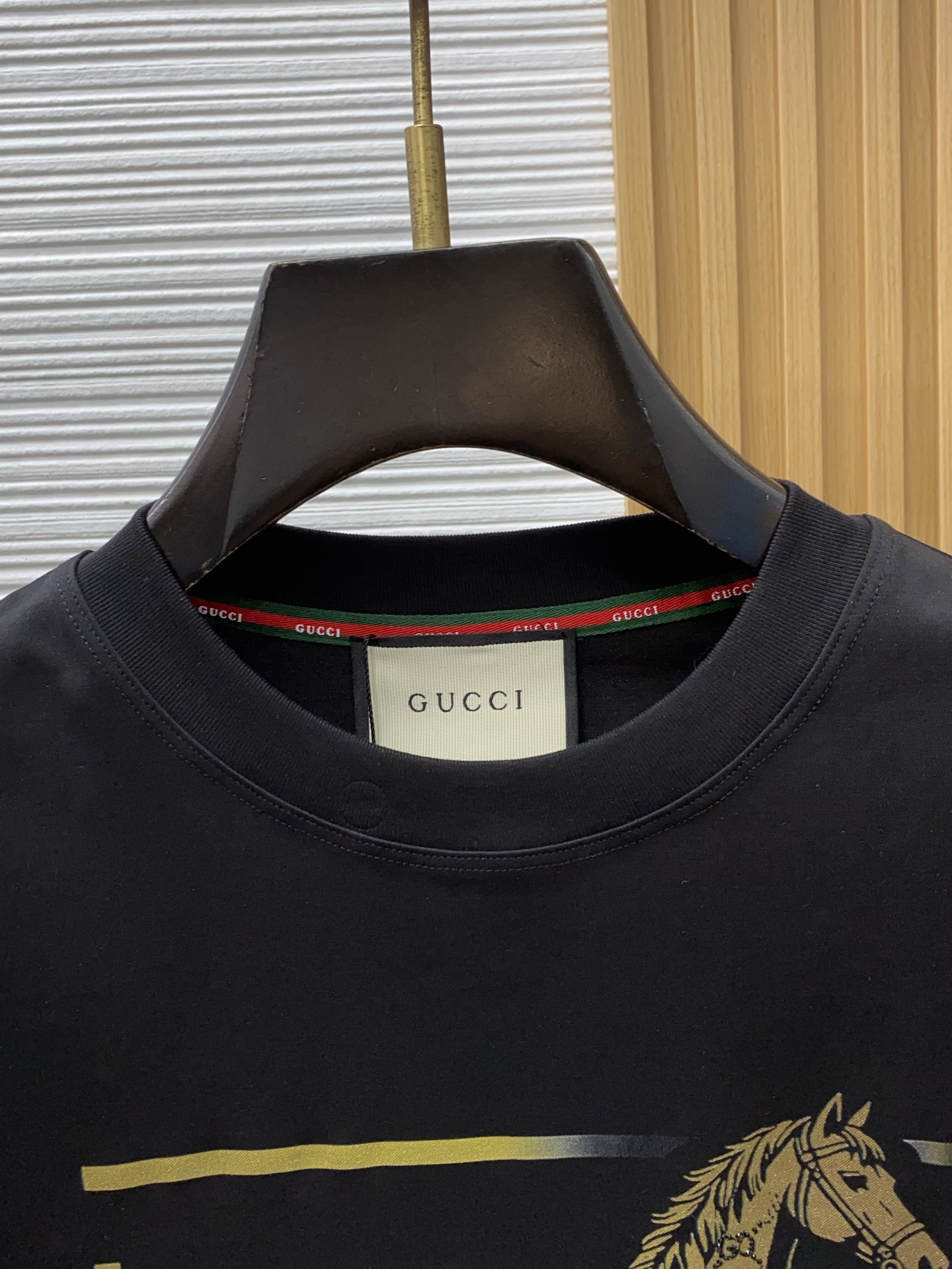 古奇 2026 春夏新款首发专柜最新款短袖圆领T恤 高端订制 设计前卫时尚！品牌logo重工艺设计 高端