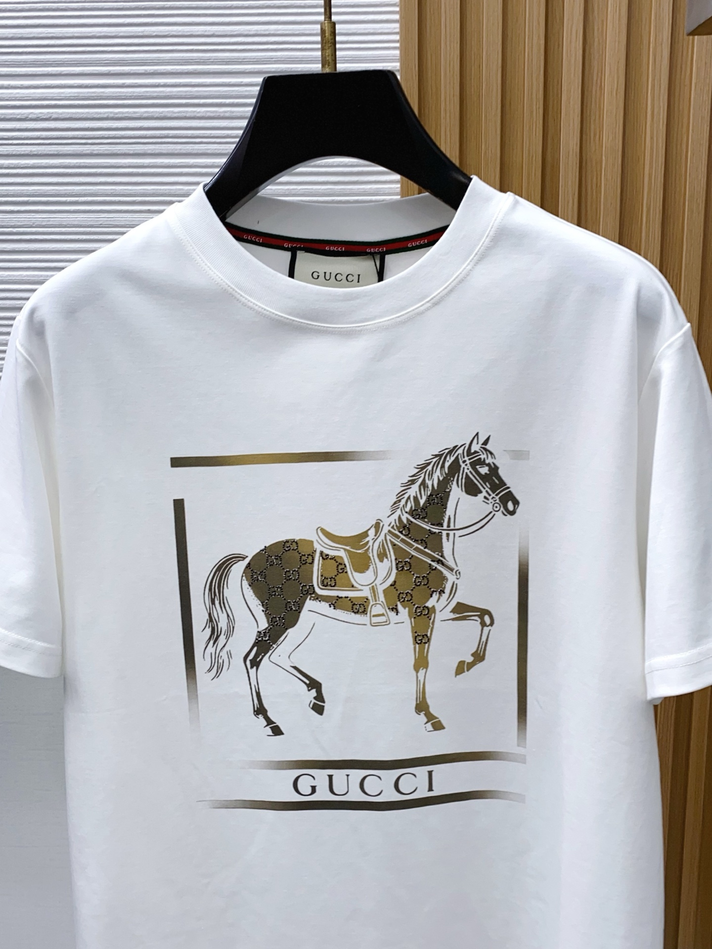 古奇 2026 春夏新款首发专柜最新款短袖圆领T恤 高端订制 设计前卫时尚！品牌logo重工艺设计 高端