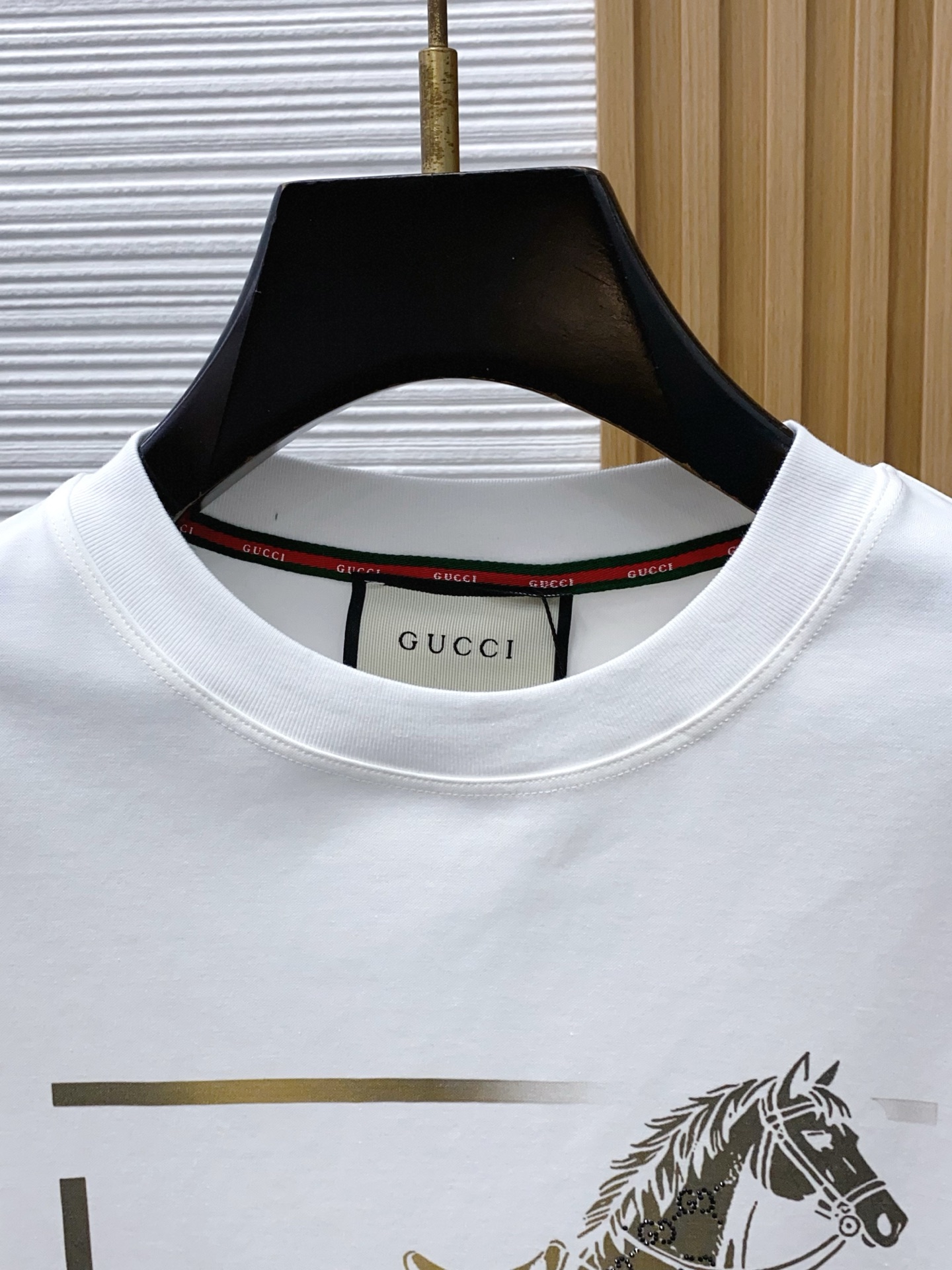 古奇 2026 春夏新款首发专柜最新款短袖圆领T恤 高端订制 设计前卫时尚！品牌logo重工艺设计 高端