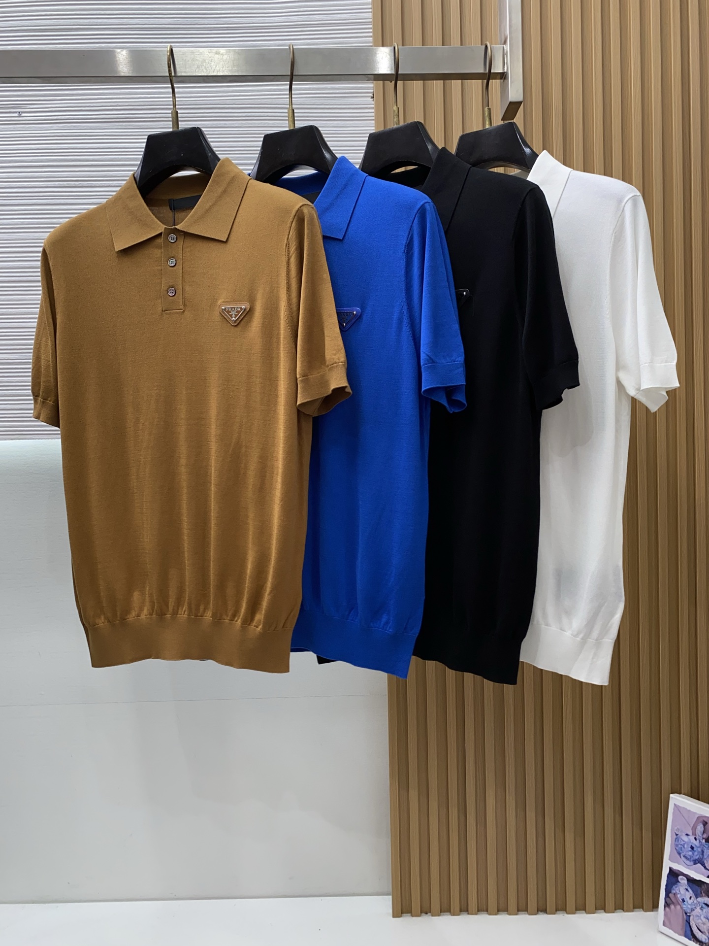 普拉达 2026新款男士高端简约翻领衫针织短袖T恤衫Polo衫，香港洋行渠道货，纯正血统品质，春夏新款，