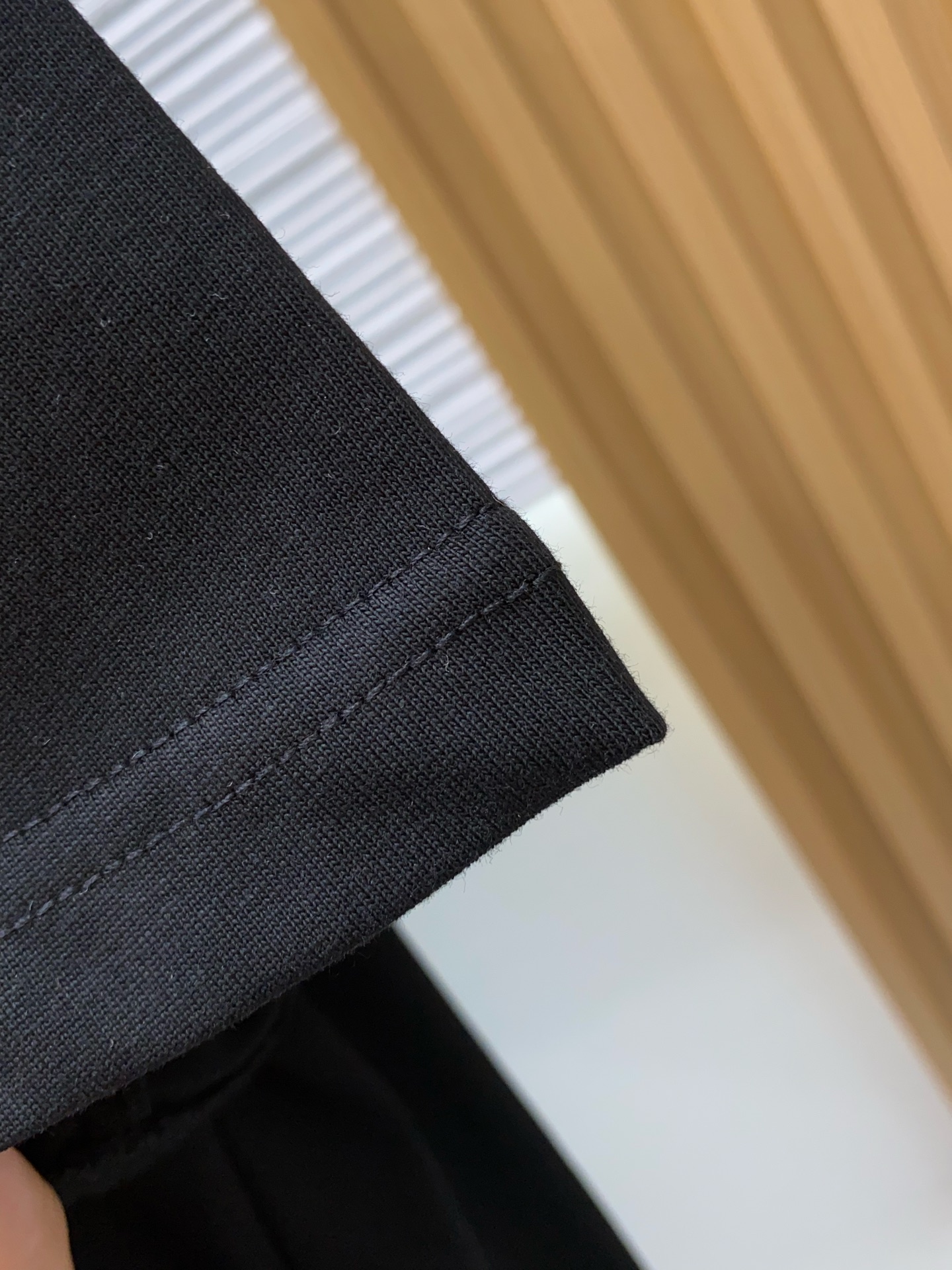 普拉达 2026 春夏新款首发专柜最新款短袖圆领T恤 高端订制 设计前卫时尚！品牌logo重工艺设计 高