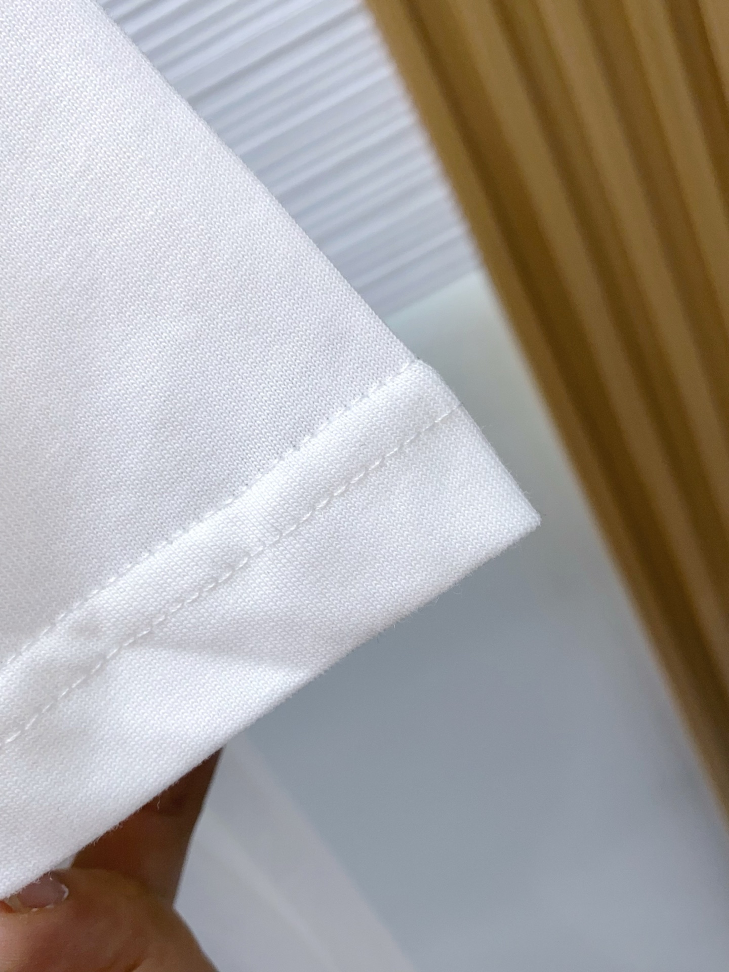 普拉达 2026 春夏新款首发专柜最新款短袖圆领T恤 高端订制 设计前卫时尚！品牌logo重工艺设计 高