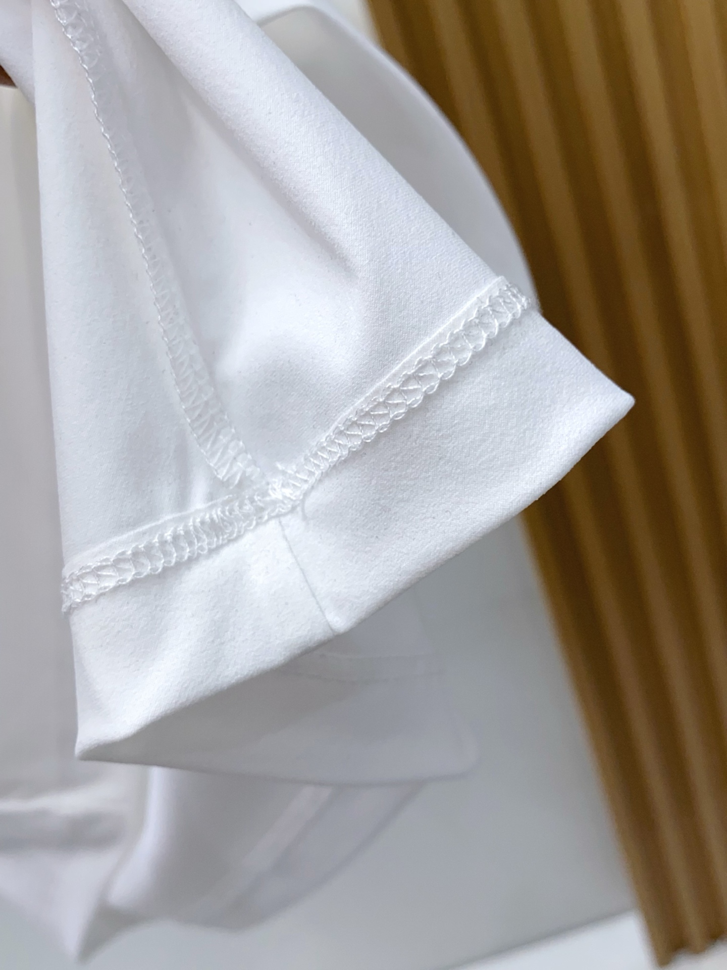 始祖鸟 ss新工艺logo圆领男士短袖T恤，定制运动透气速干面料新季新推系列将标识巧妙融入设计，塑就一系