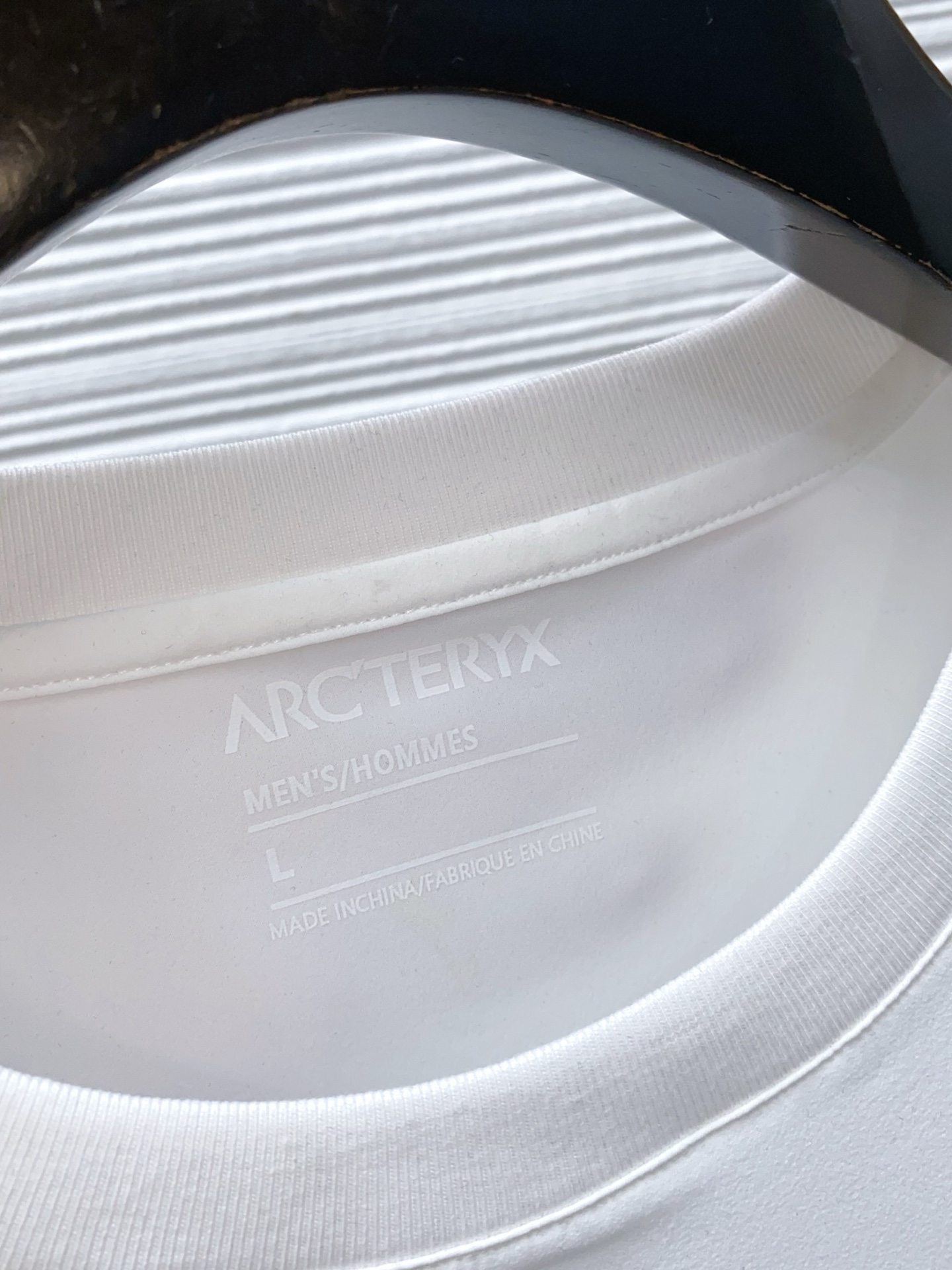 始祖鸟 ss新工艺logo圆领男士短袖T恤，定制运动透气速干面料新季新推系列将标识巧妙融入设计，塑就一系