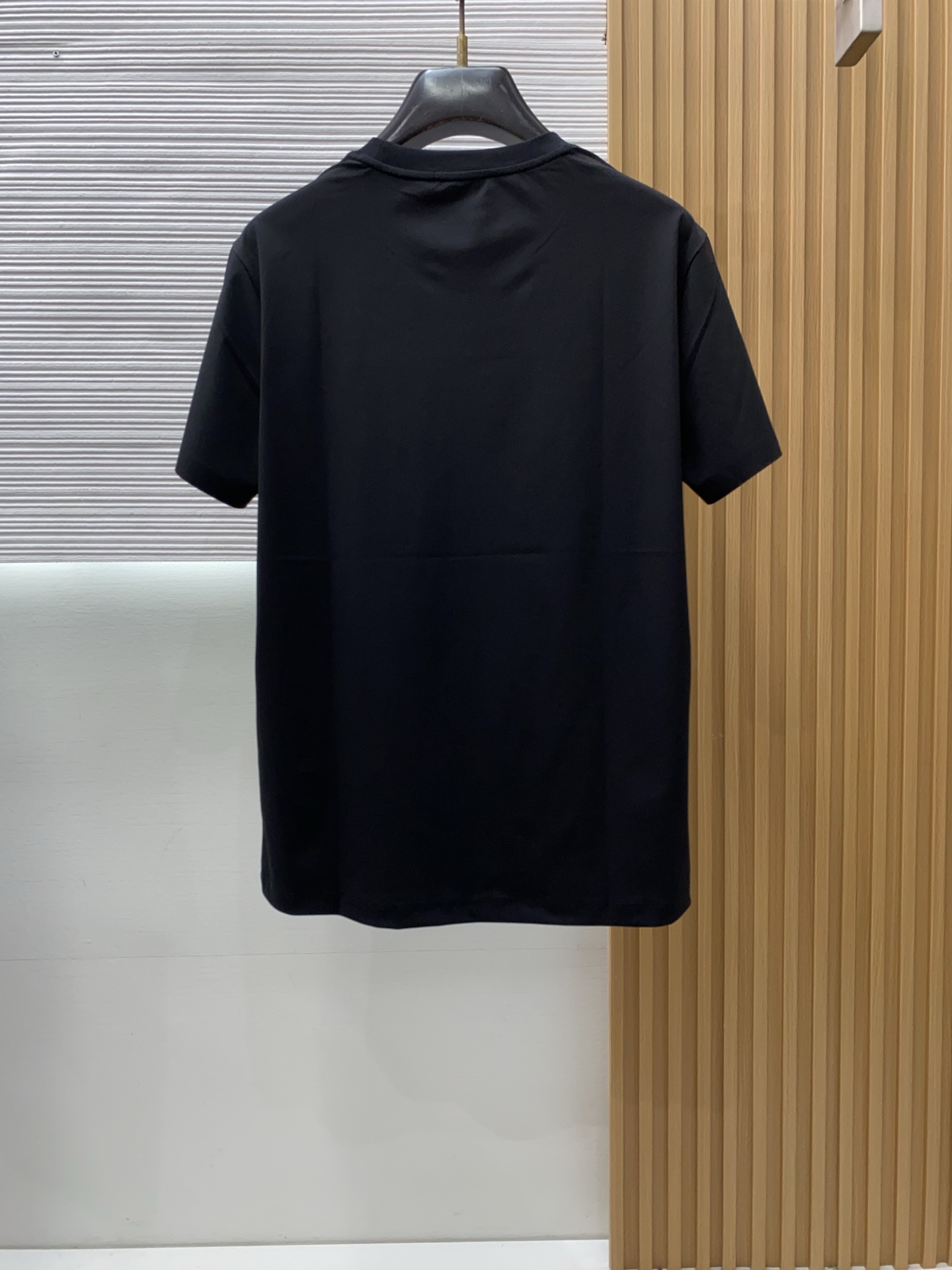 始祖鸟 ss新工艺logo圆领男士短袖T恤，定制运动透气速干面料新季新推系列将标识巧妙融入设计，塑就一系