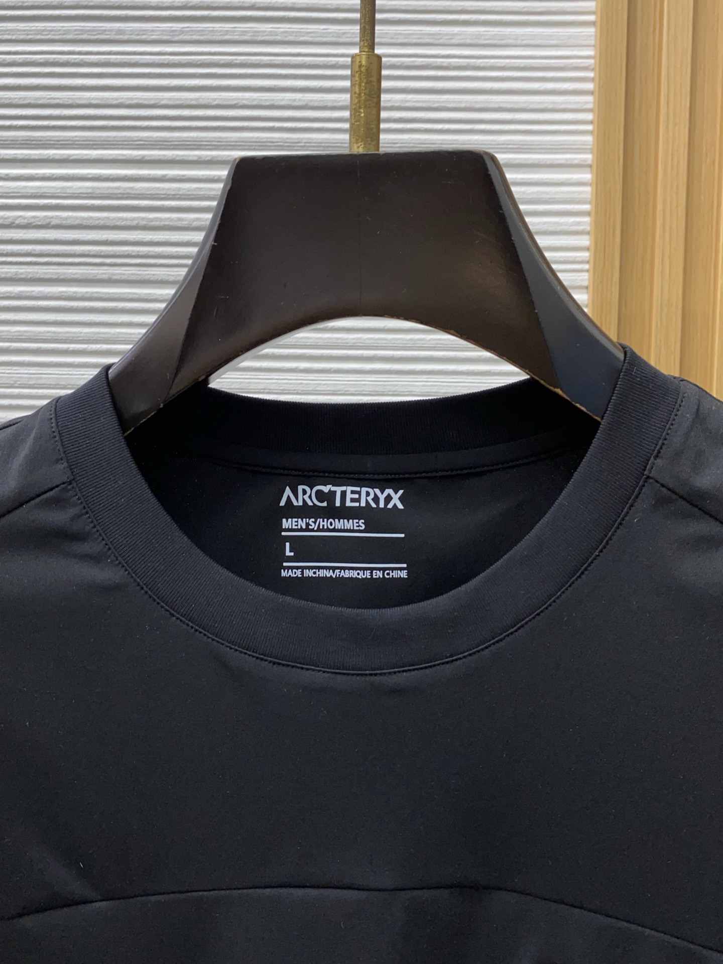 始祖鸟 ss新工艺logo圆领男士短袖T恤，定制运动透气速干面料新季新推系列将标识巧妙融入设计，塑就一系