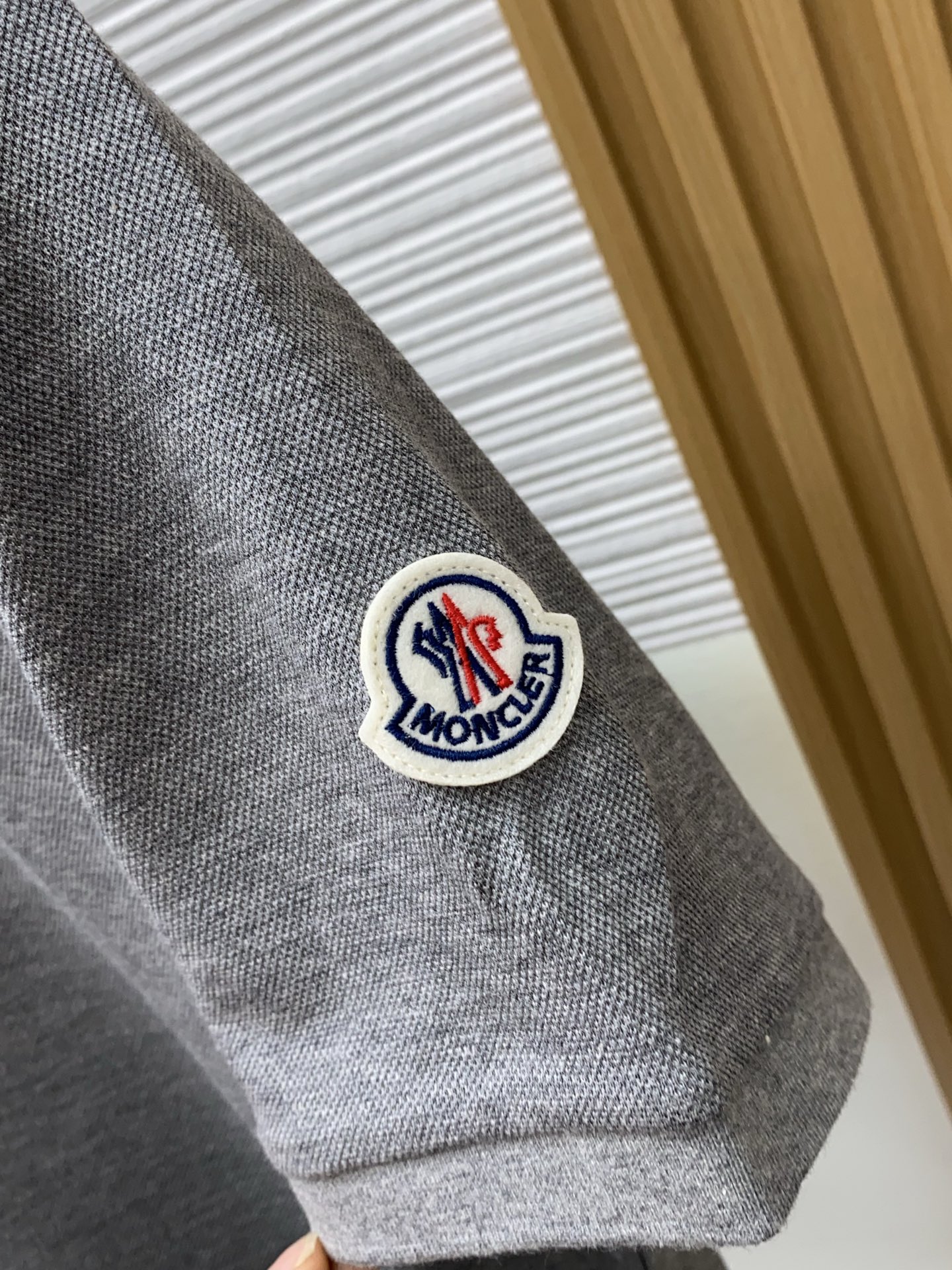 蒙口 2026春夏新品细纹珠地商务Polo，极简的衣身造型！顶级针织棉质混纺质地 整体的触感极为舒适，弹