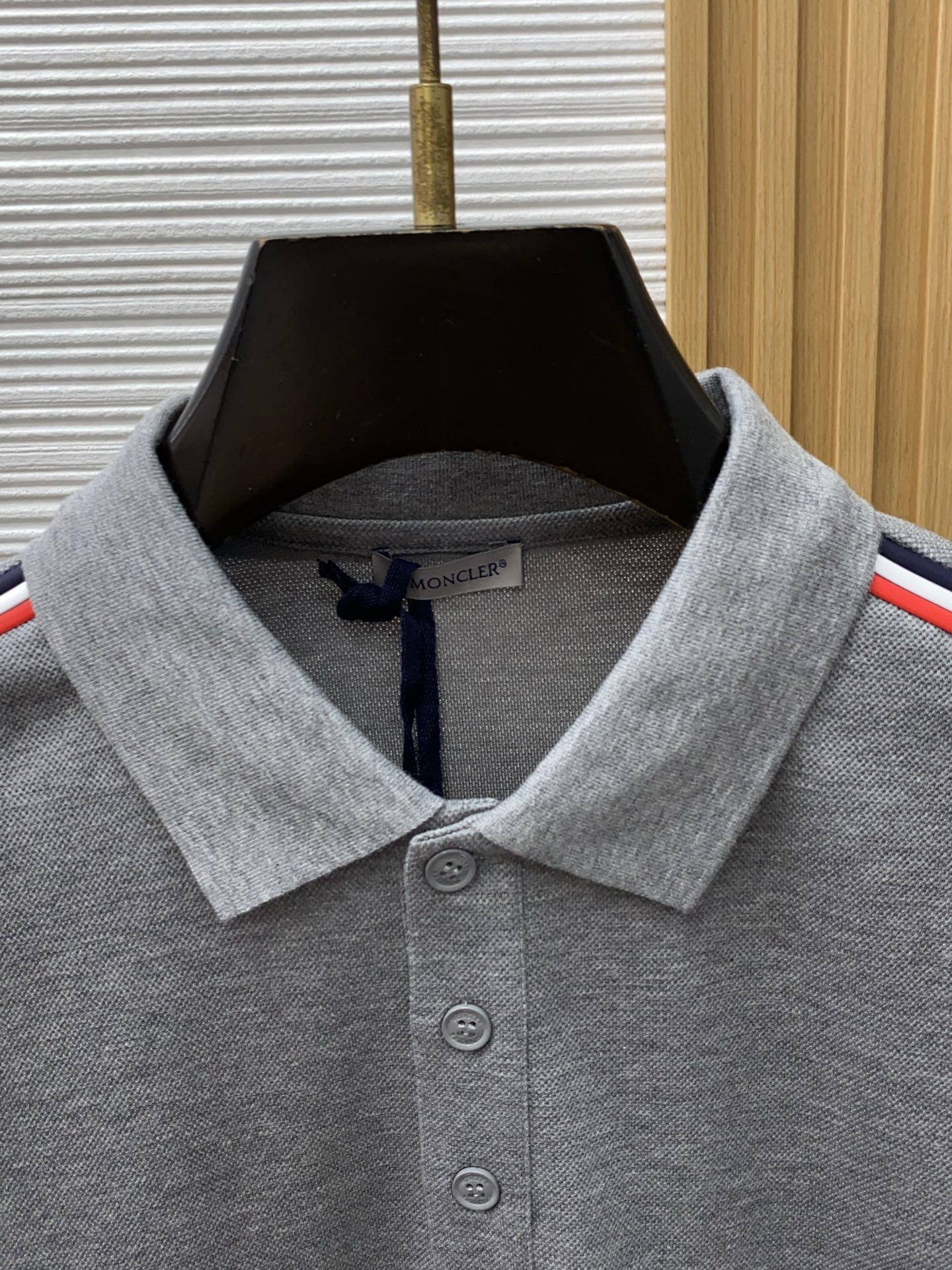 蒙口 2026春夏新品细纹珠地商务Polo，极简的衣身造型！顶级针织棉质混纺质地 整体的触感极为舒适，弹