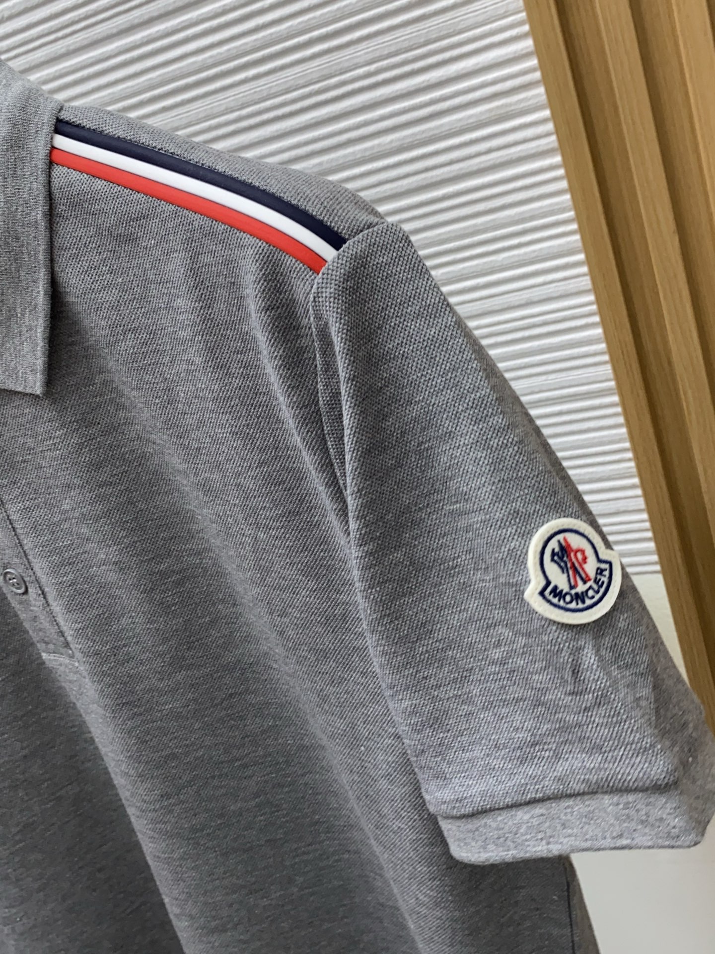 蒙口 2026春夏新品细纹珠地商务Polo，极简的衣身造型！顶级针织棉质混纺质地 整体的触感极为舒适，弹