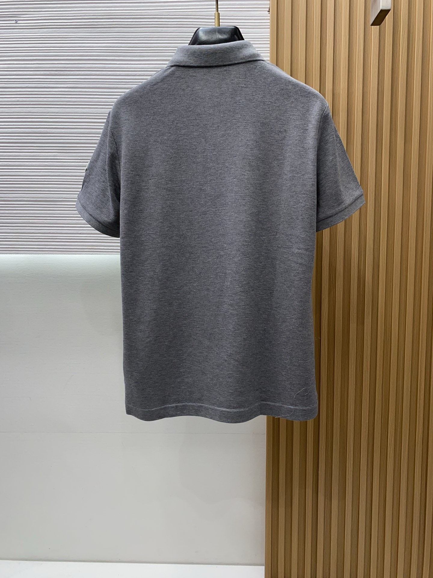 蒙口 2026春夏新品细纹珠地商务Polo，极简的衣身造型！顶级针织棉质混纺质地 整体的触感极为舒适，弹