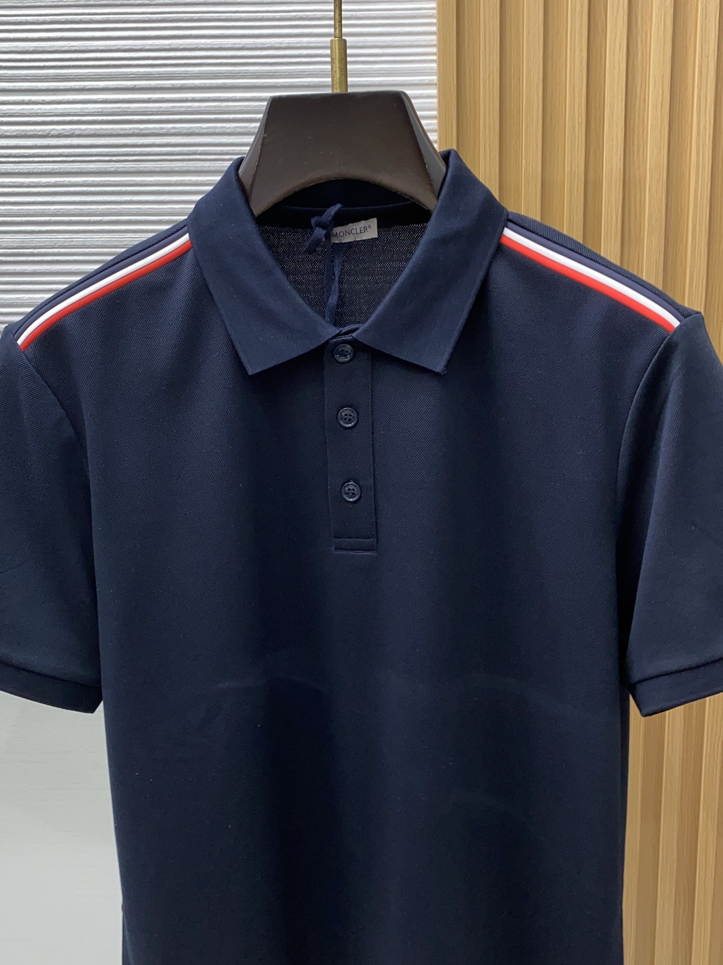 蒙口 2026春夏新品细纹珠地商务Polo，极简的衣身造型！顶级针织棉质混纺质地 整体的触感极为舒适，弹