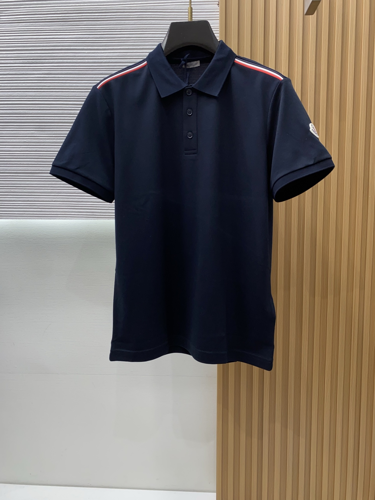 蒙口 2026春夏新品细纹珠地商务Polo，极简的衣身造型！顶级针织棉质混纺质地 整体的触感极为舒适，弹