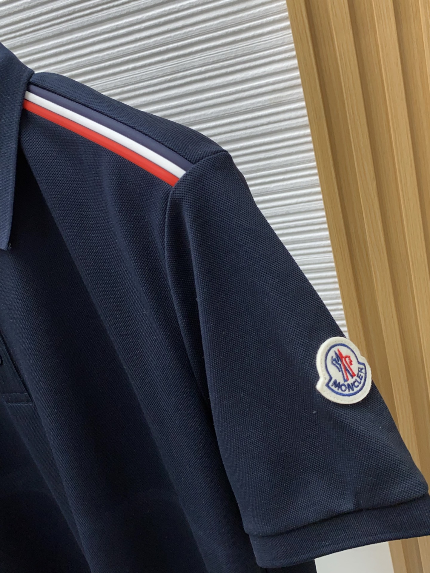 蒙口 2026春夏新品细纹珠地商务Polo，极简的衣身造型！顶级针织棉质混纺质地 整体的触感极为舒适，弹