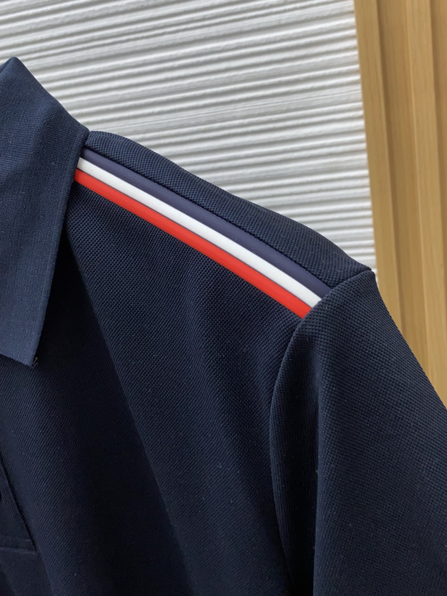 蒙口 2026春夏新品细纹珠地商务Polo，极简的衣身造型！顶级针织棉质混纺质地 整体的触感极为舒适，弹