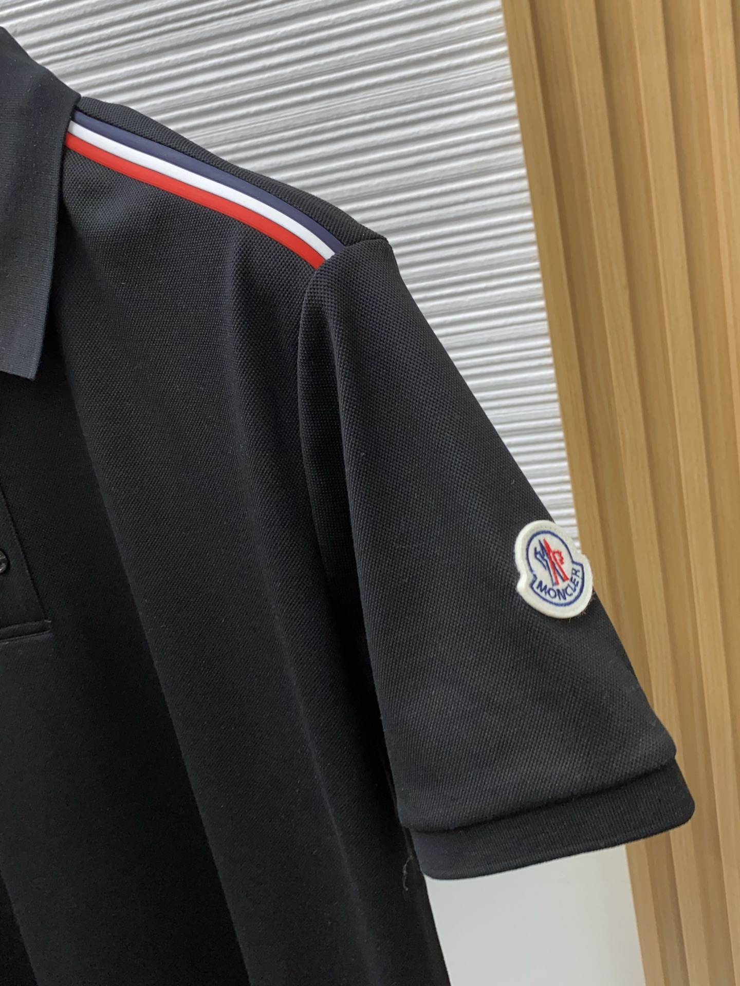 蒙口 2026春夏新品细纹珠地商务Polo，极简的衣身造型！顶级针织棉质混纺质地 整体的触感极为舒适，弹