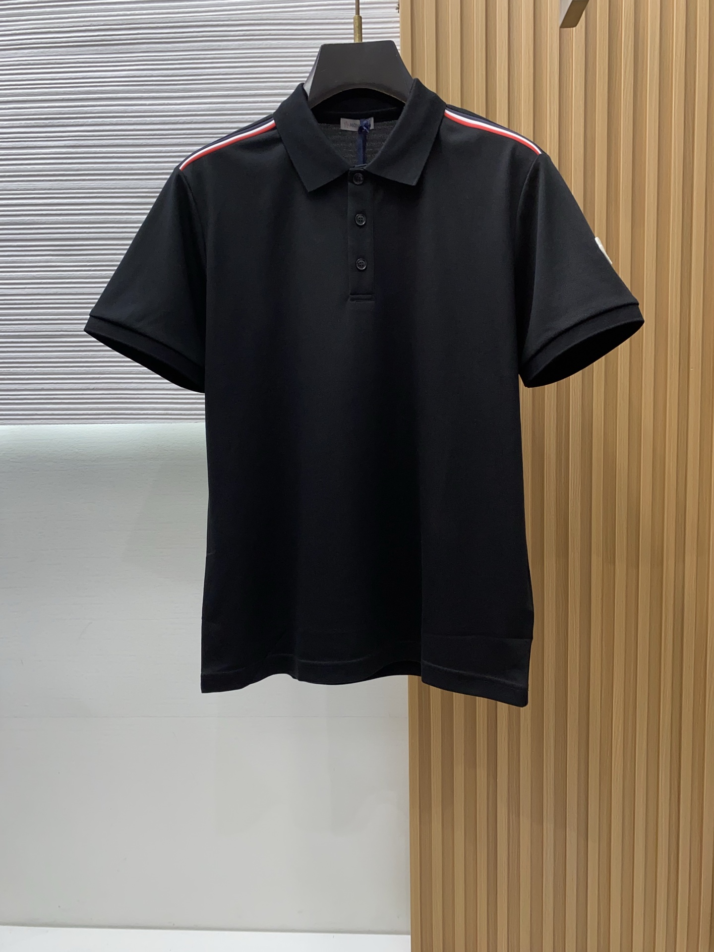 蒙口 2026春夏新品细纹珠地商务Polo，极简的衣身造型！顶级针织棉质混纺质地 整体的触感极为舒适，弹