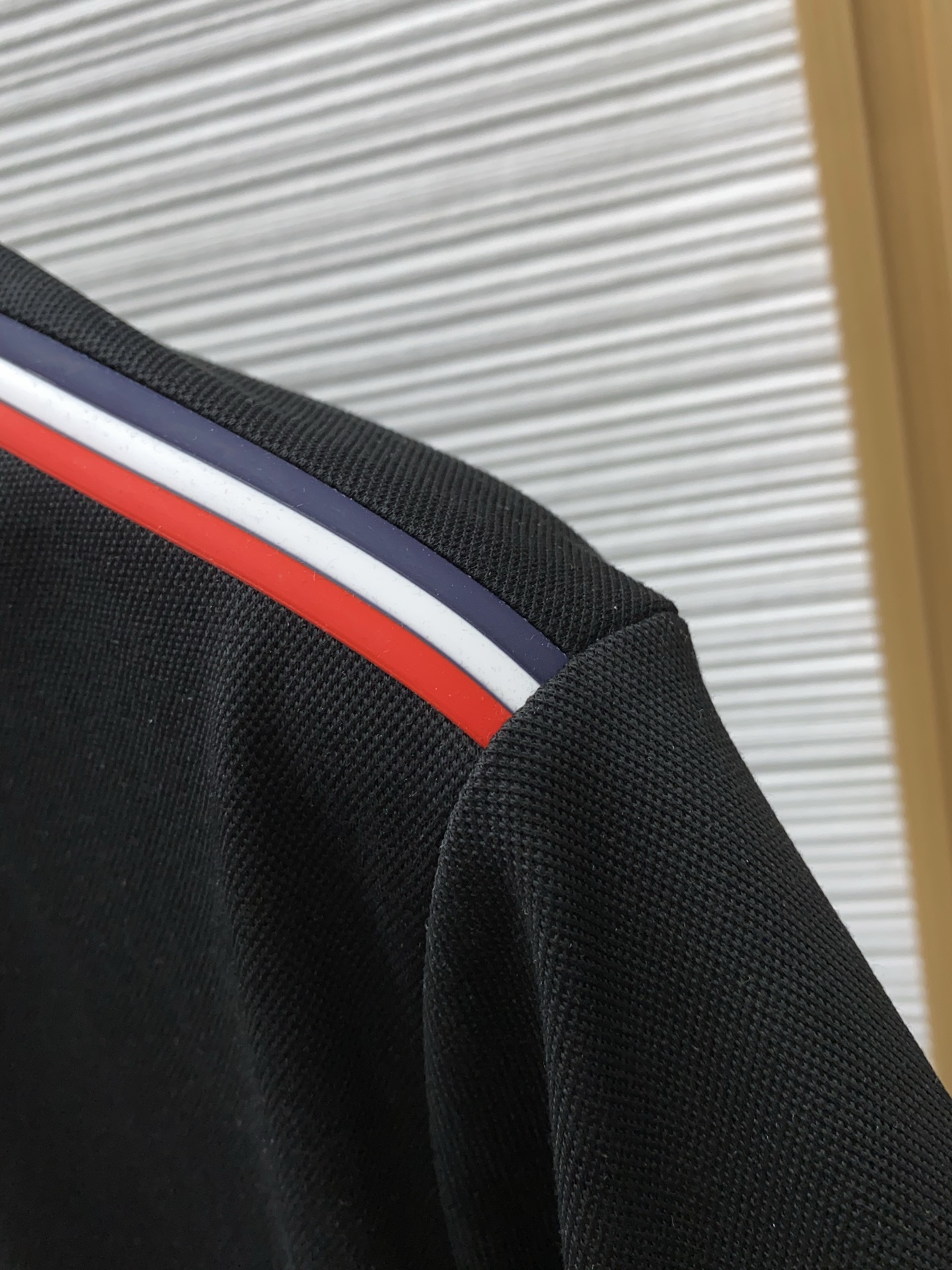 蒙口 2026春夏新品细纹珠地商务Polo，极简的衣身造型！顶级针织棉质混纺质地 整体的触感极为舒适，弹