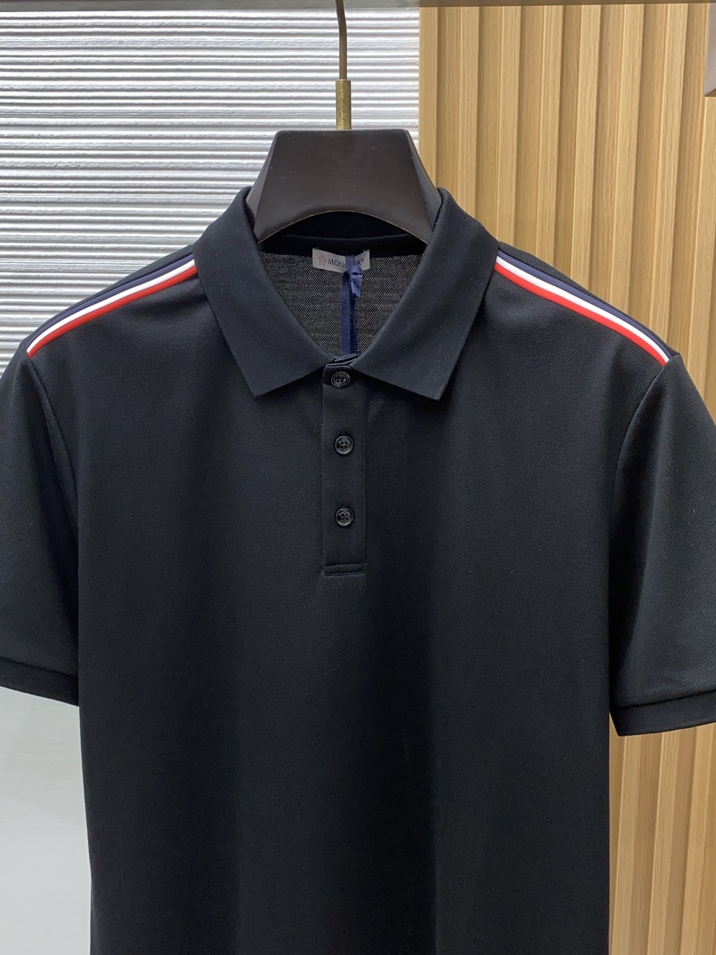 蒙口 2026春夏新品细纹珠地商务Polo，极简的衣身造型！顶级针织棉质混纺质地 整体的触感极为舒适，弹