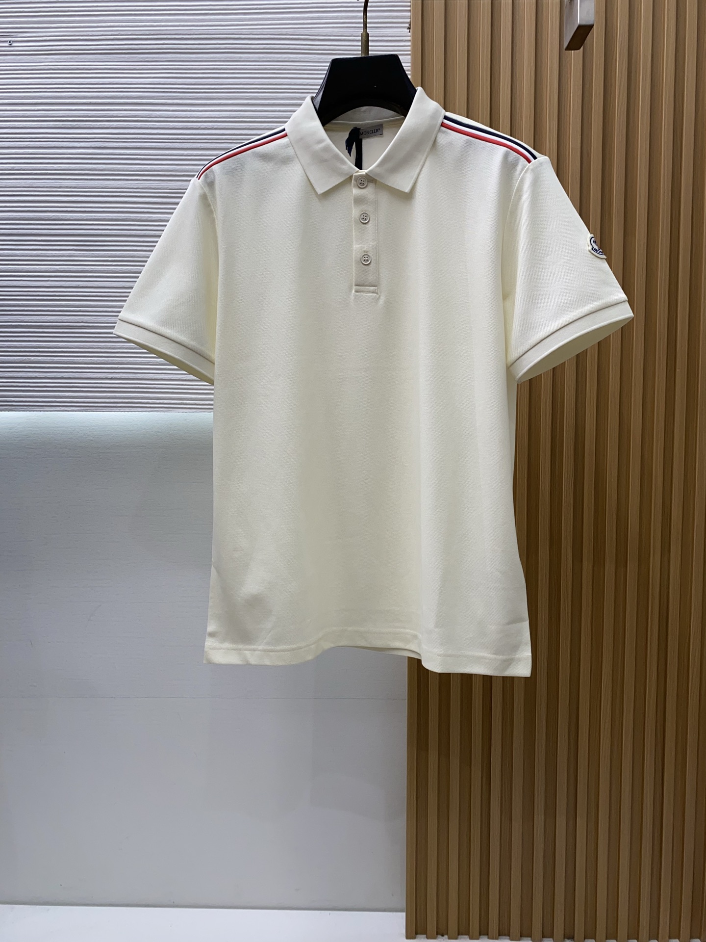 蒙口 2026春夏新品细纹珠地商务Polo，极简的衣身造型！顶级针织棉质混纺质地 整体的触感极为舒适，弹