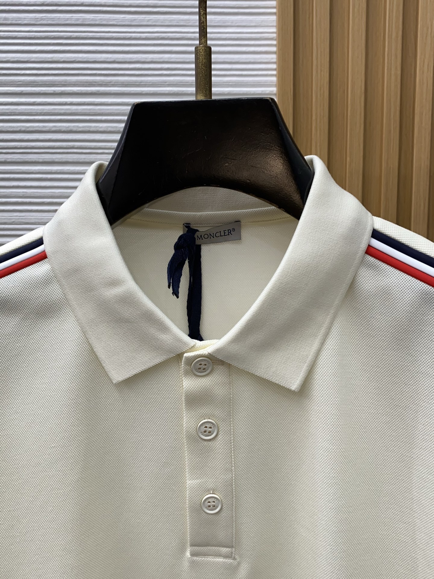 蒙口 2026春夏新品细纹珠地商务Polo，极简的衣身造型！顶级针织棉质混纺质地 整体的触感极为舒适，弹