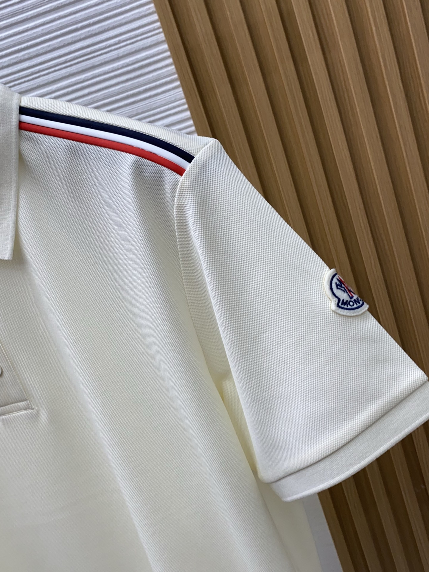 蒙口 2026春夏新品细纹珠地商务Polo，极简的衣身造型！顶级针织棉质混纺质地 整体的触感极为舒适，弹