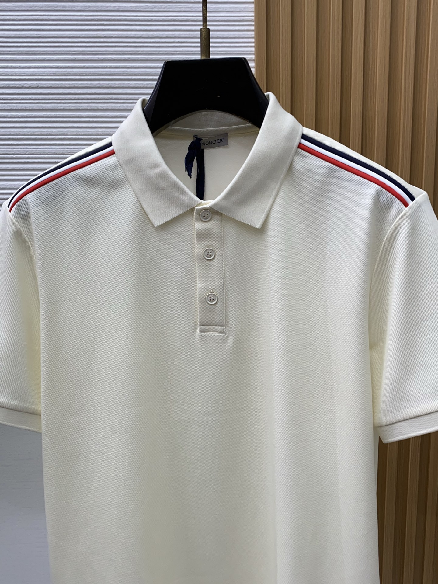 蒙口 2026春夏新品细纹珠地商务Polo，极简的衣身造型！顶级针织棉质混纺质地 整体的触感极为舒适，弹