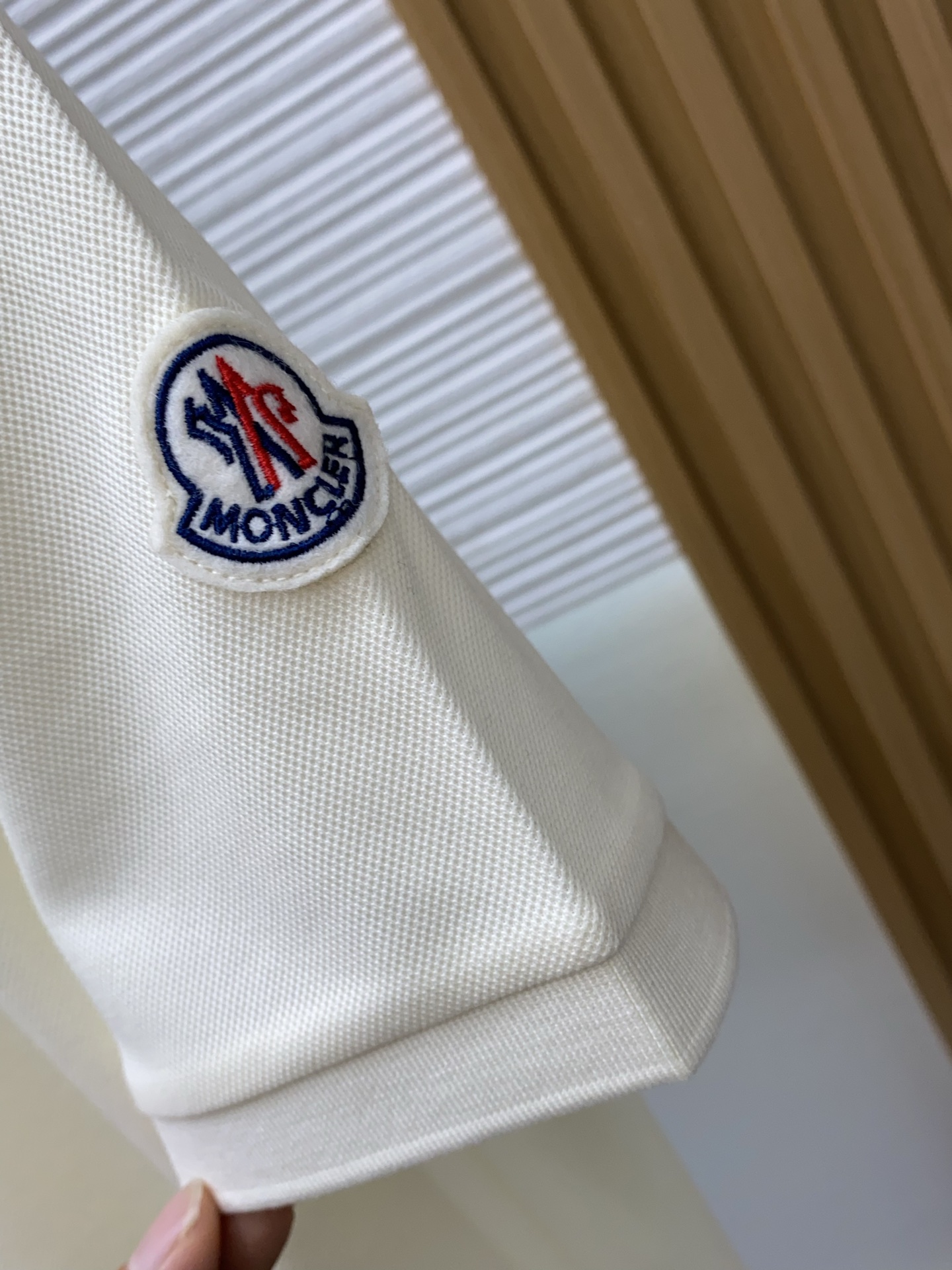 蒙口 2026春夏新品细纹珠地商务Polo，极简的衣身造型！顶级针织棉质混纺质地 整体的触感极为舒适，弹