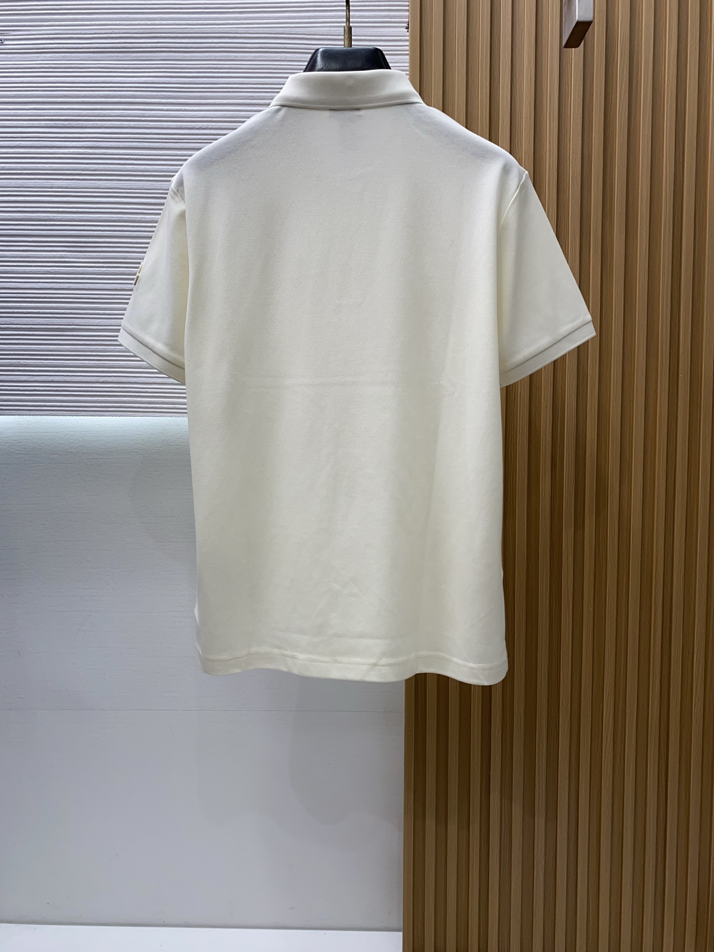 蒙口 2026春夏新品细纹珠地商务Polo，极简的衣身造型！顶级针织棉质混纺质地 整体的触感极为舒适，弹