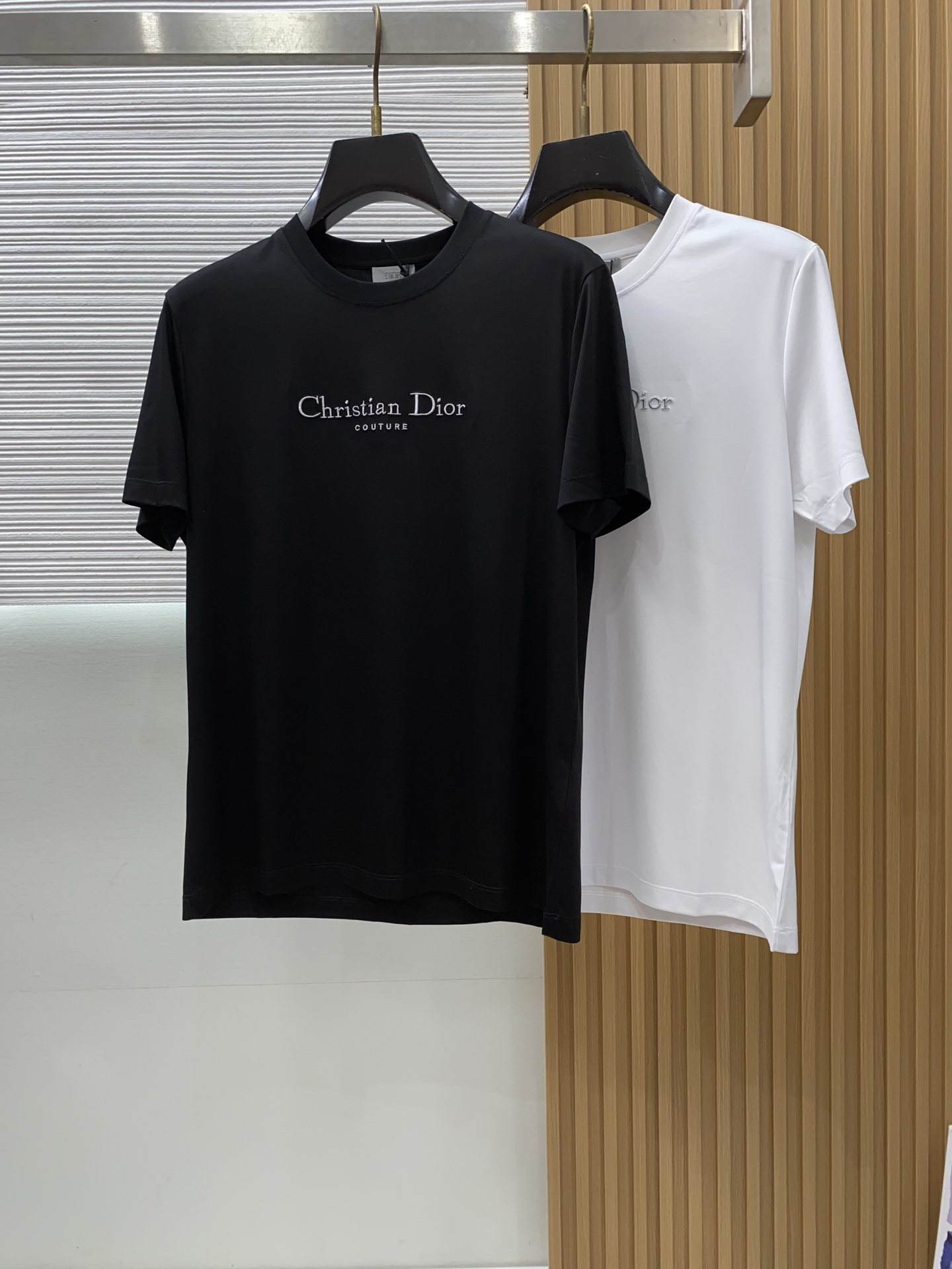 迪奥 2026春夏新款首发专柜最新款圆领短袖 高端订制 设计前卫时尚！品牌logo重工艺设计 高端定制1