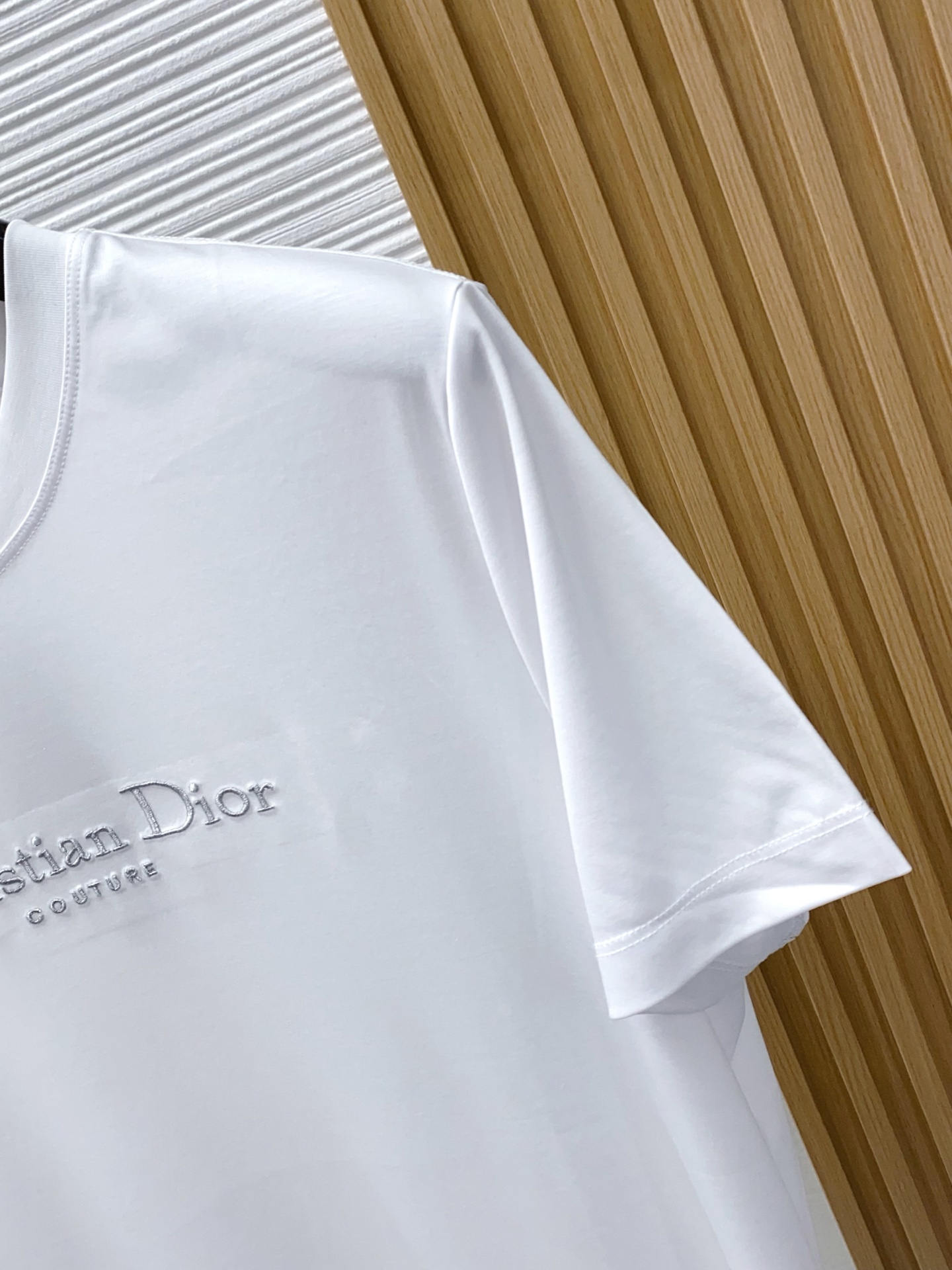 迪奥 2026春夏新款首发专柜最新款圆领短袖 高端订制 设计前卫时尚！品牌logo重工艺设计 高端定制1