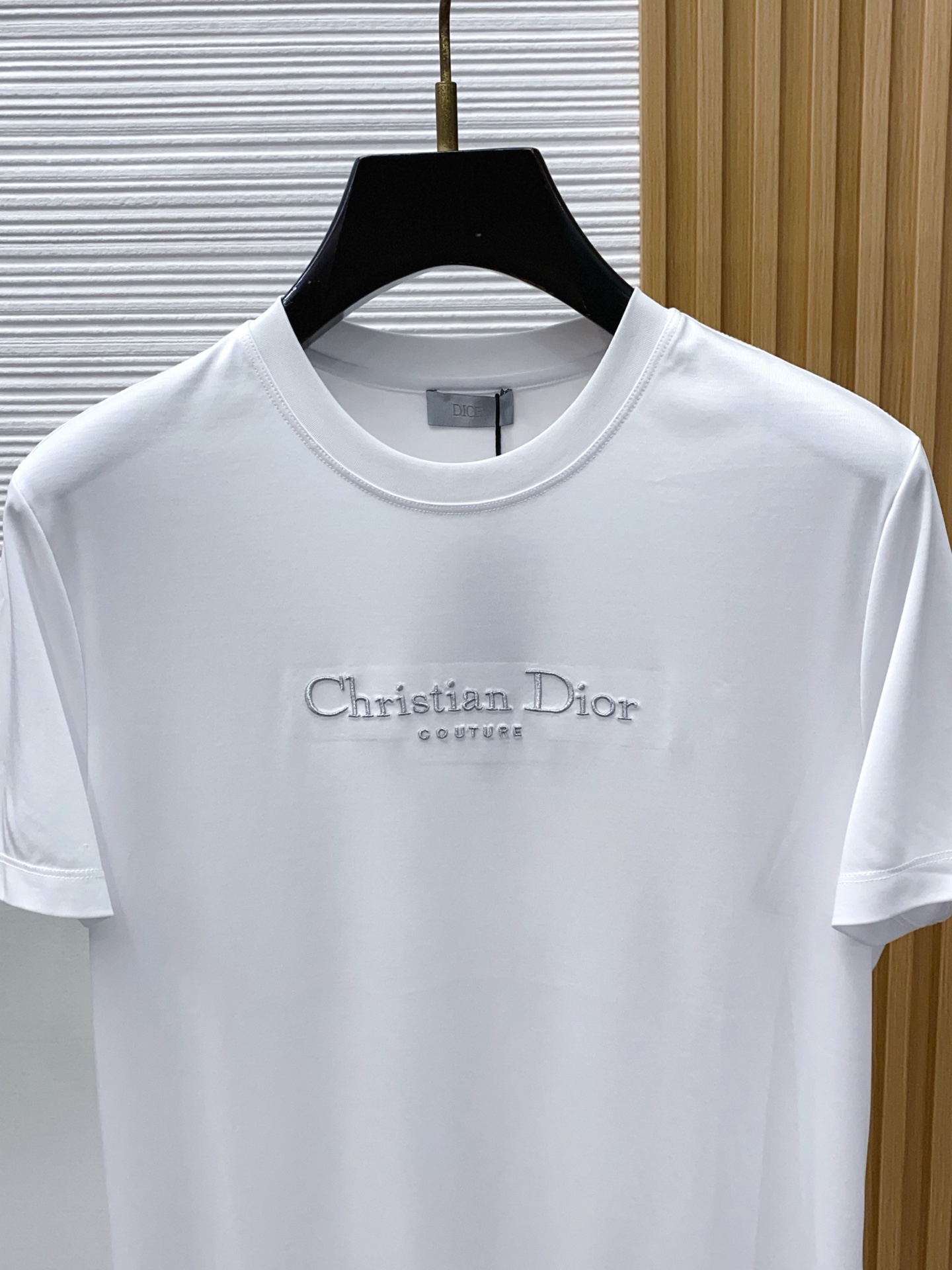 迪奥 2026春夏新款首发专柜最新款圆领短袖 高端订制 设计前卫时尚！品牌logo重工艺设计 高端定制1