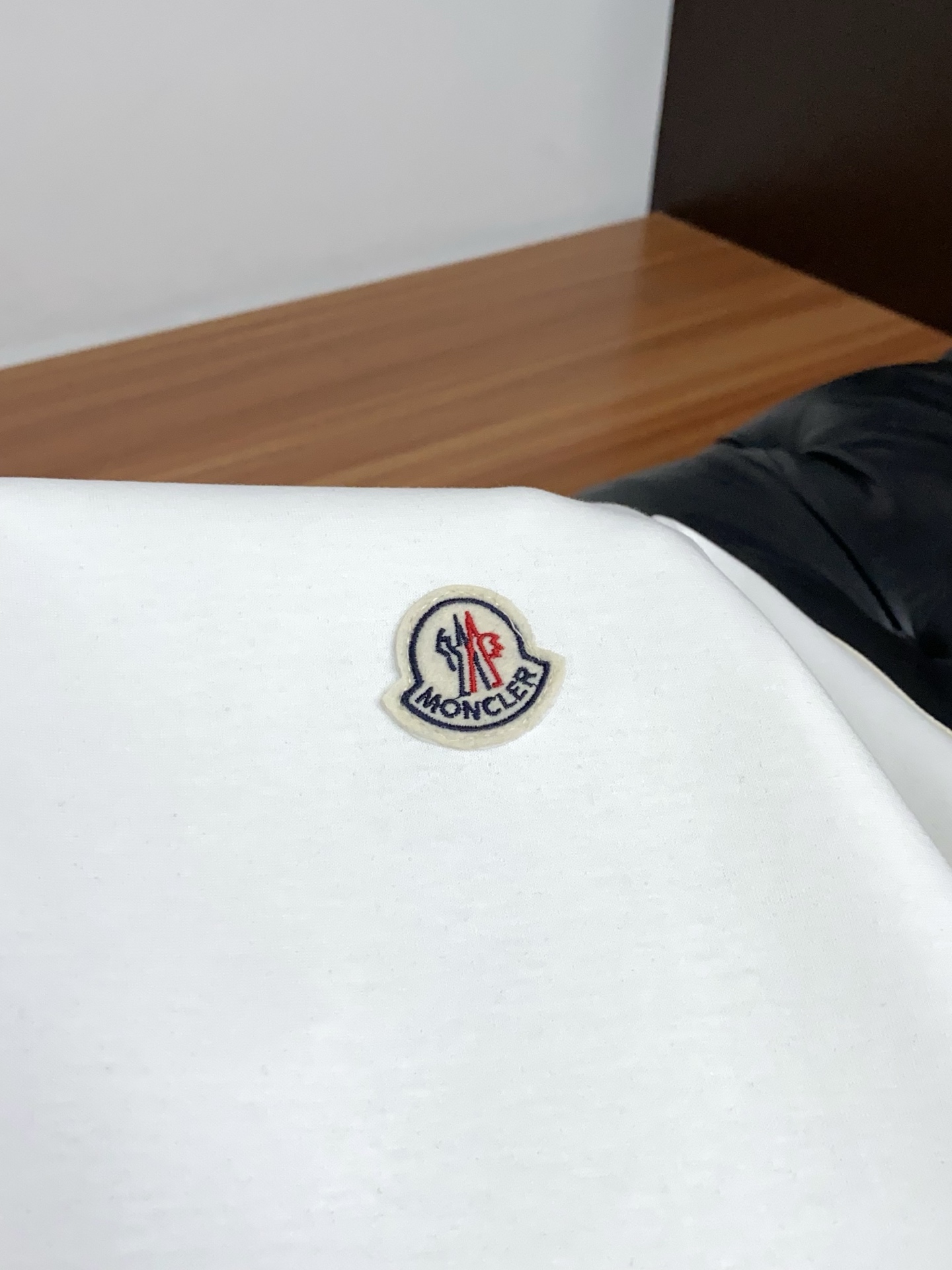 蒙口 原版臻品系列以夏日休闲套装奢牌级面料重构日常舒适，普拉达男士套装，将顶级工艺与高级质感完美融合！✨