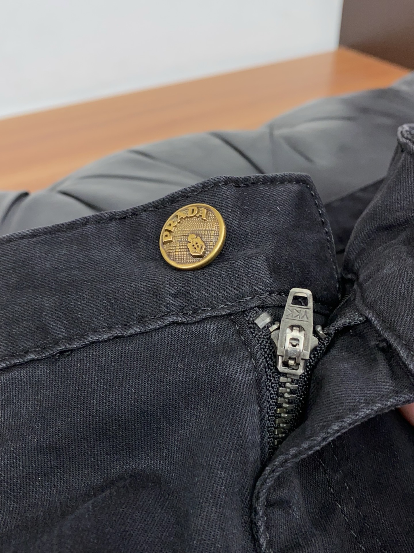 普拉达 高端定制、2026早春最新款牛仔裤 柜台同步发售 原版定制复刻 客供五金辅料 原单品质 进口牛仔