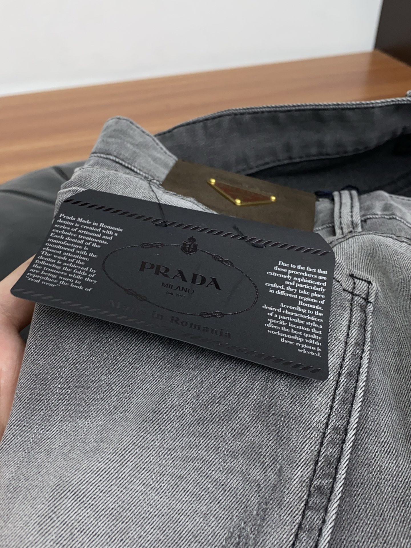 普拉达 高端定制、2026早春最新款牛仔裤 柜台同步发售 原版定制复刻 客供五金辅料 原单品质 进口牛仔