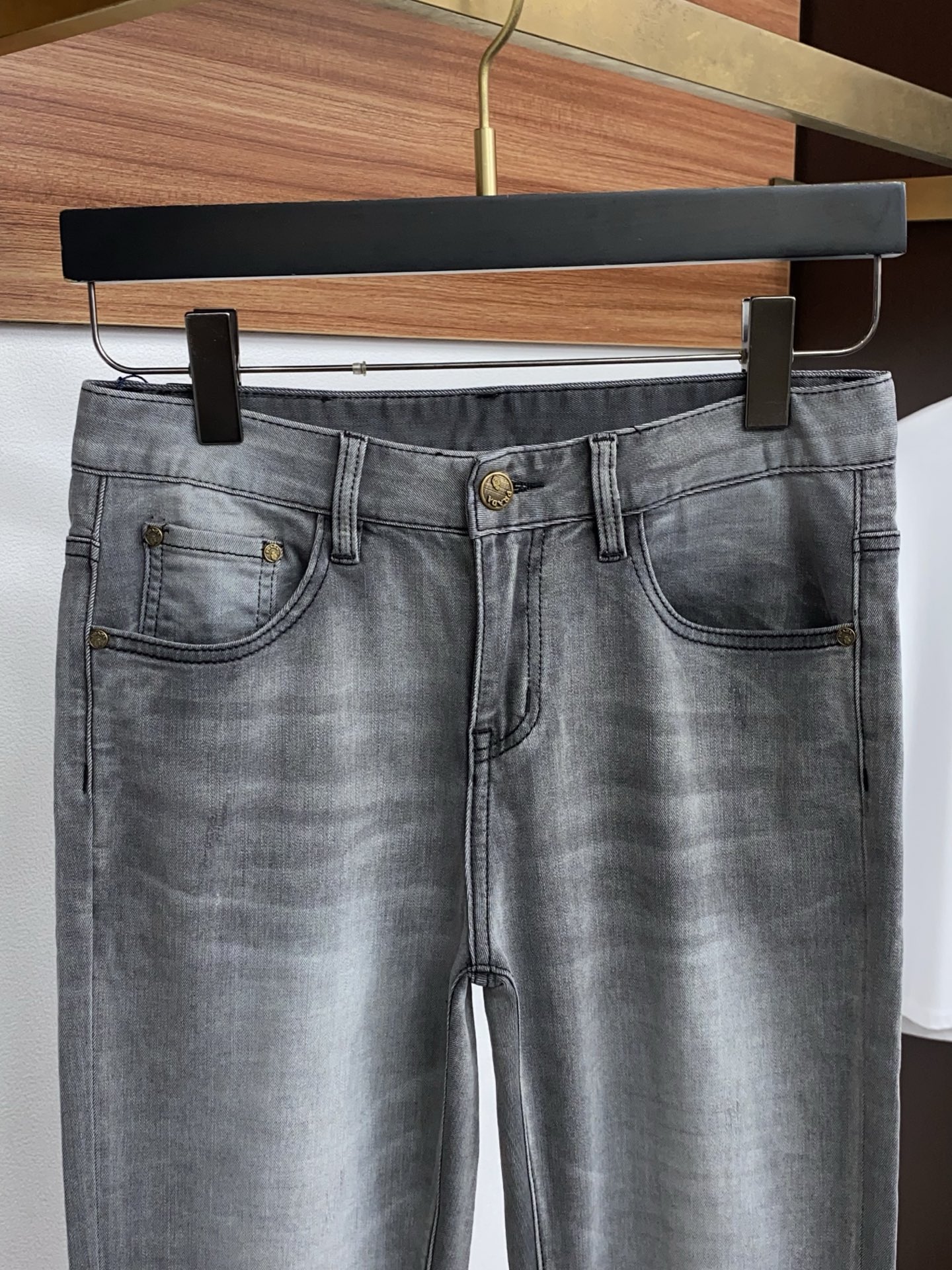 普拉达 高端定制、2026早春最新款牛仔裤 柜台同步发售 原版定制复刻 客供五金辅料 原单品质 进口牛仔