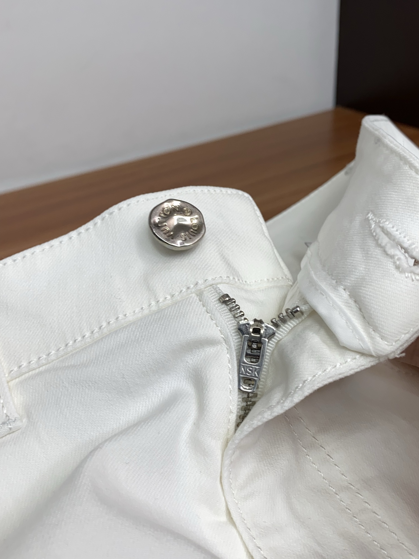 1v路易威登 高端定制、2026早春最新款牛仔裤 柜台同步发售 原版定制复刻 客供五金辅料 原单品质 进